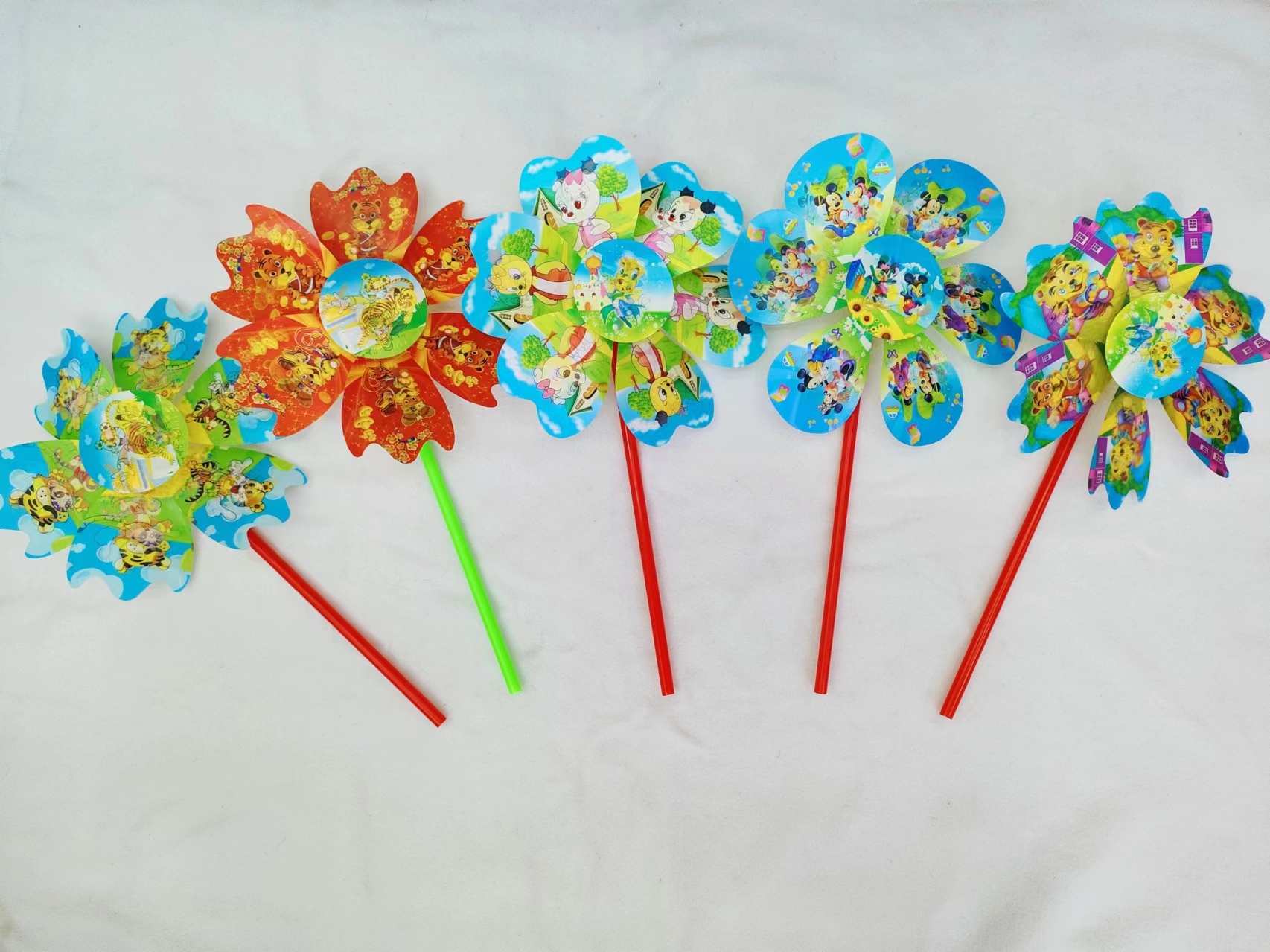 Windmill, a three-dimensional, brightly colored, freely rotating, safe and environmentally friendly outdoor toy for children details Picture