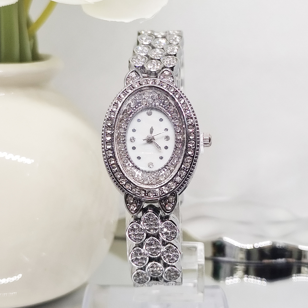 Explosive New Fashion Diamond Bracelet Watch Oval Small Dial Women's Watch Quartz Watch details Picture