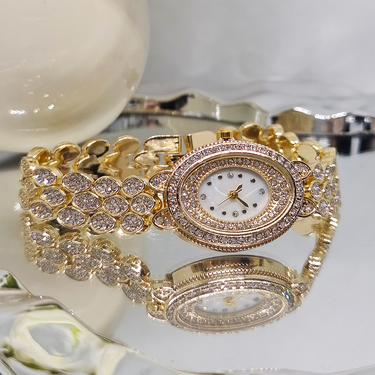 Explosive New Fashion Diamond Bracelet Watch Oval Small Dial Women's Watch Quartz Watch Item Picture