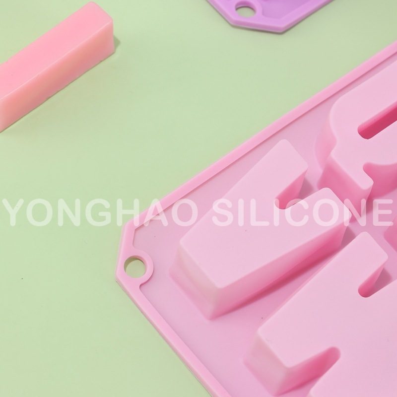 硅胶冰格冰盒/一次性冰格袋/模具/家装主材/大球冰模白底实物图