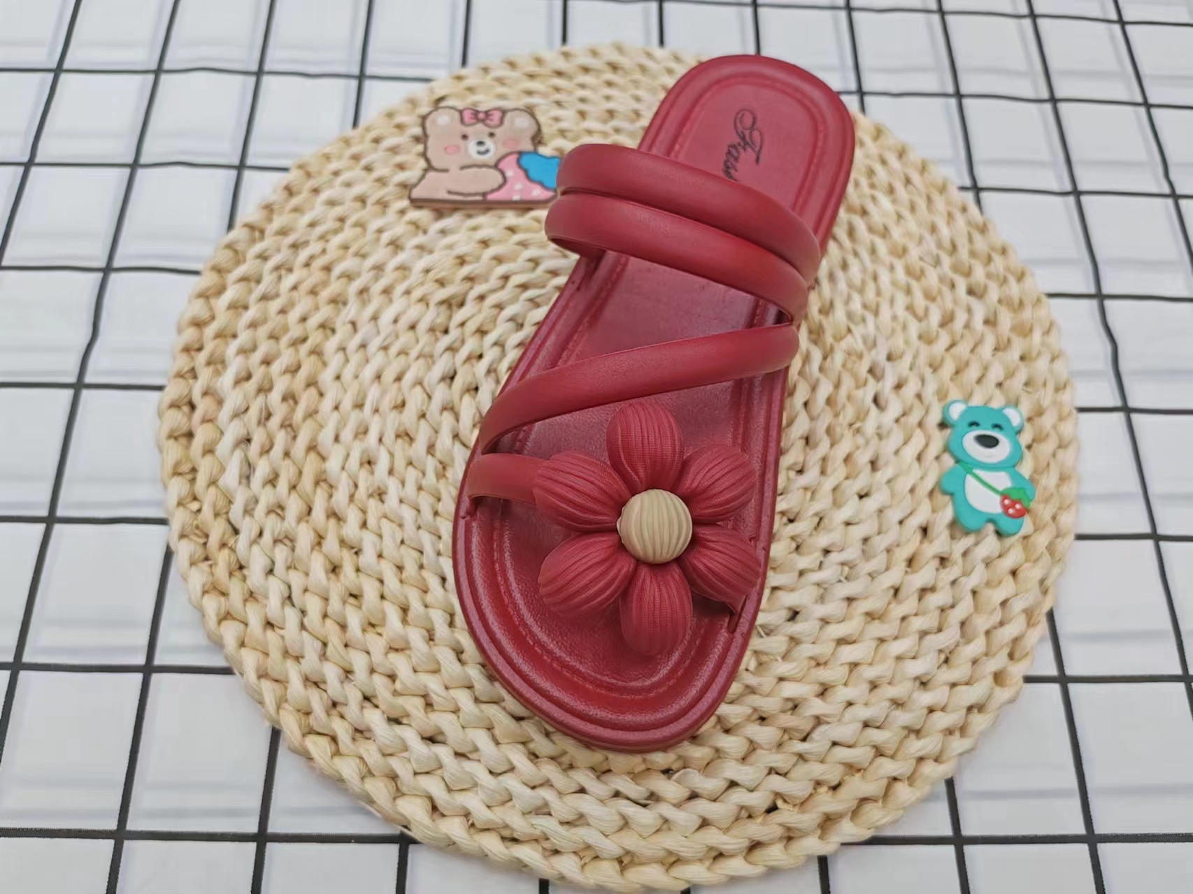 Summer fashion thick-soled flower-patterned flip-flops Specification image