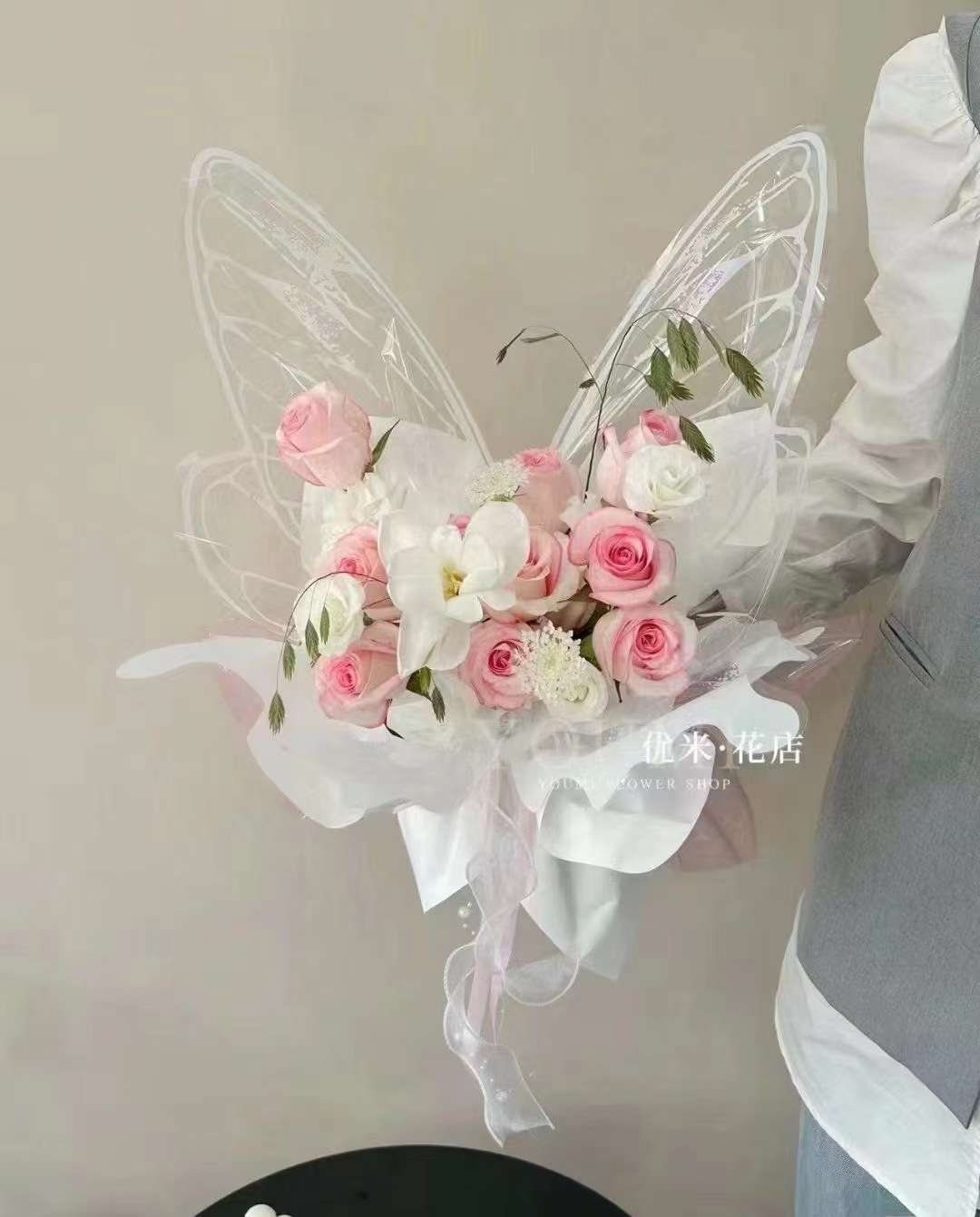 Special flower packaging paper for daily-use flowers, creative packaging design, beautiful, practical and environmentally friendly materials for flowers Application Scenario