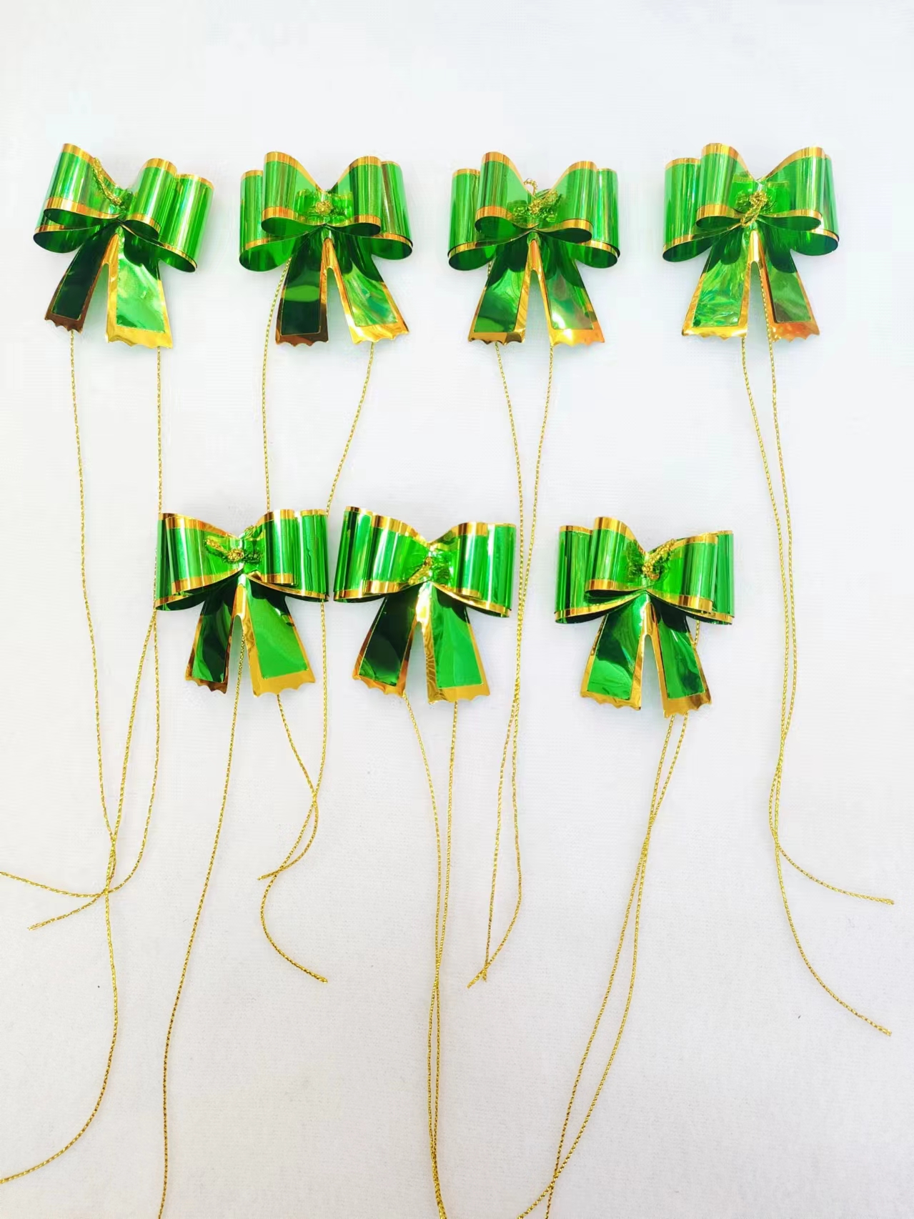 Christmas tree bow decorations, gift packaging bows in bright colors Specification image