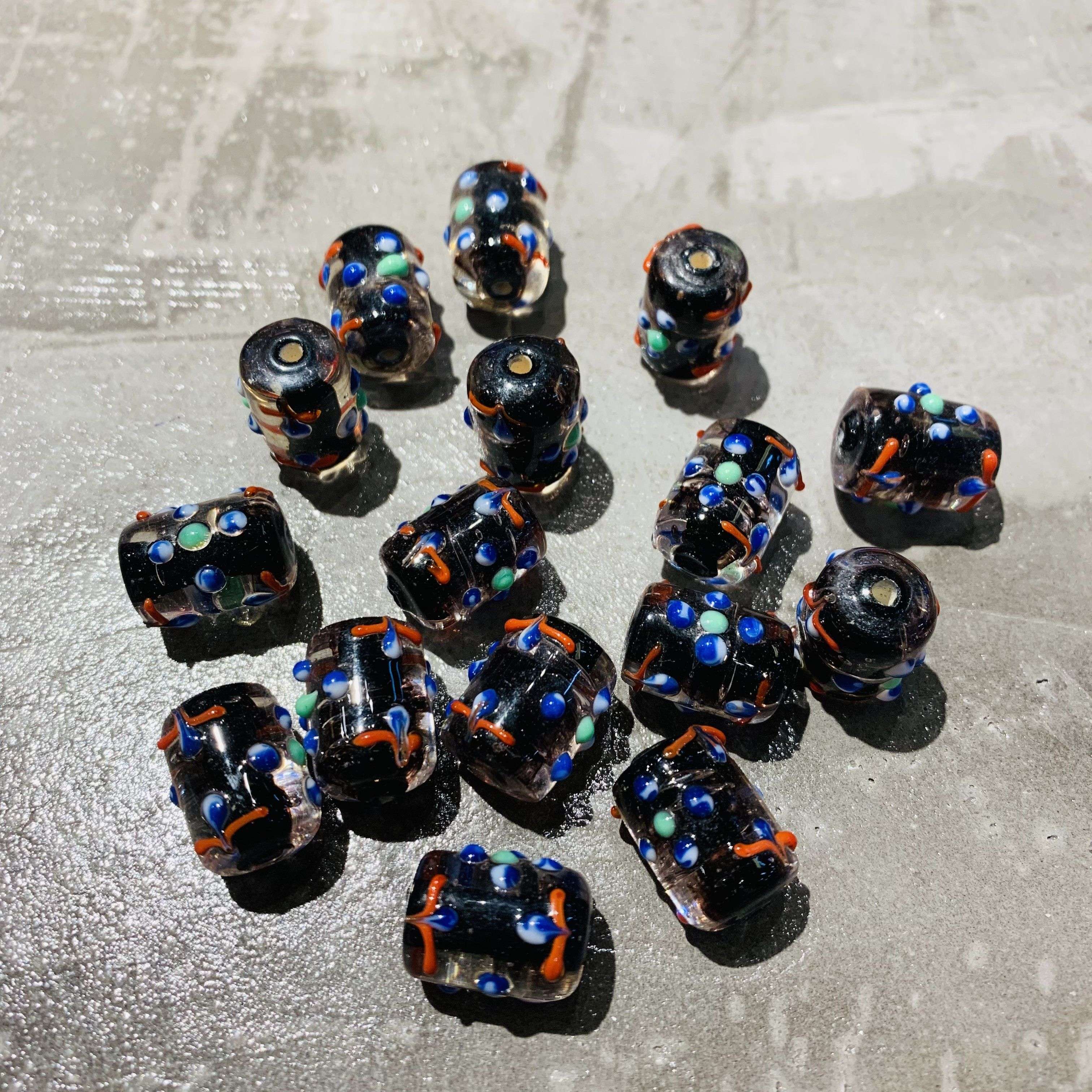 Imported Nepalese ancient glass beads, traditional method scattered beads, cylindrical vertical bar jewelry, diy bracelet, necklace accessory, amulet chain, pure handcrafted polka dot bracelet material wholesale Application Scenario