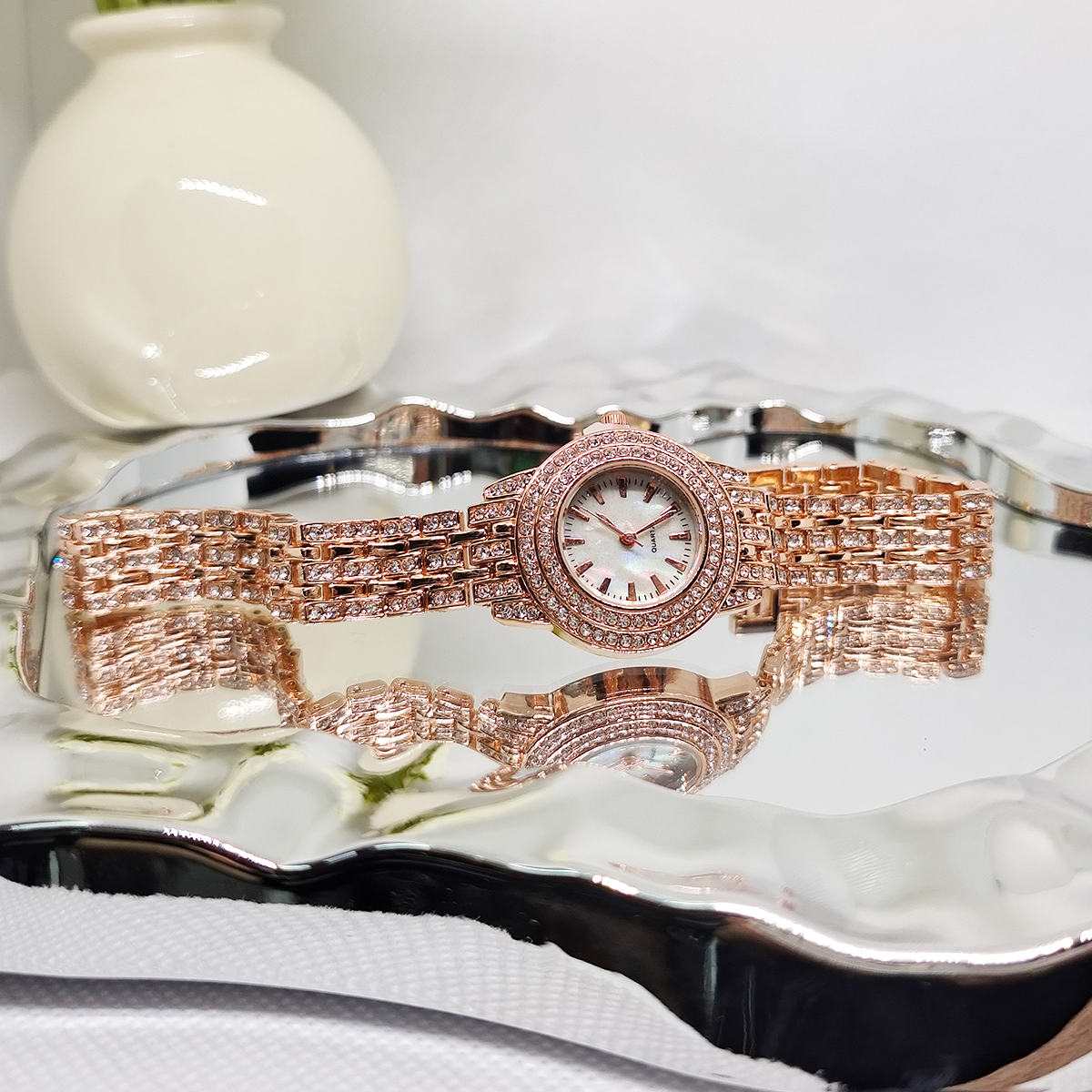 New Fashion Trend Watch Tiktok The Same Point Drill Small Dial Full Star Steel Belt Watch Application Scenario