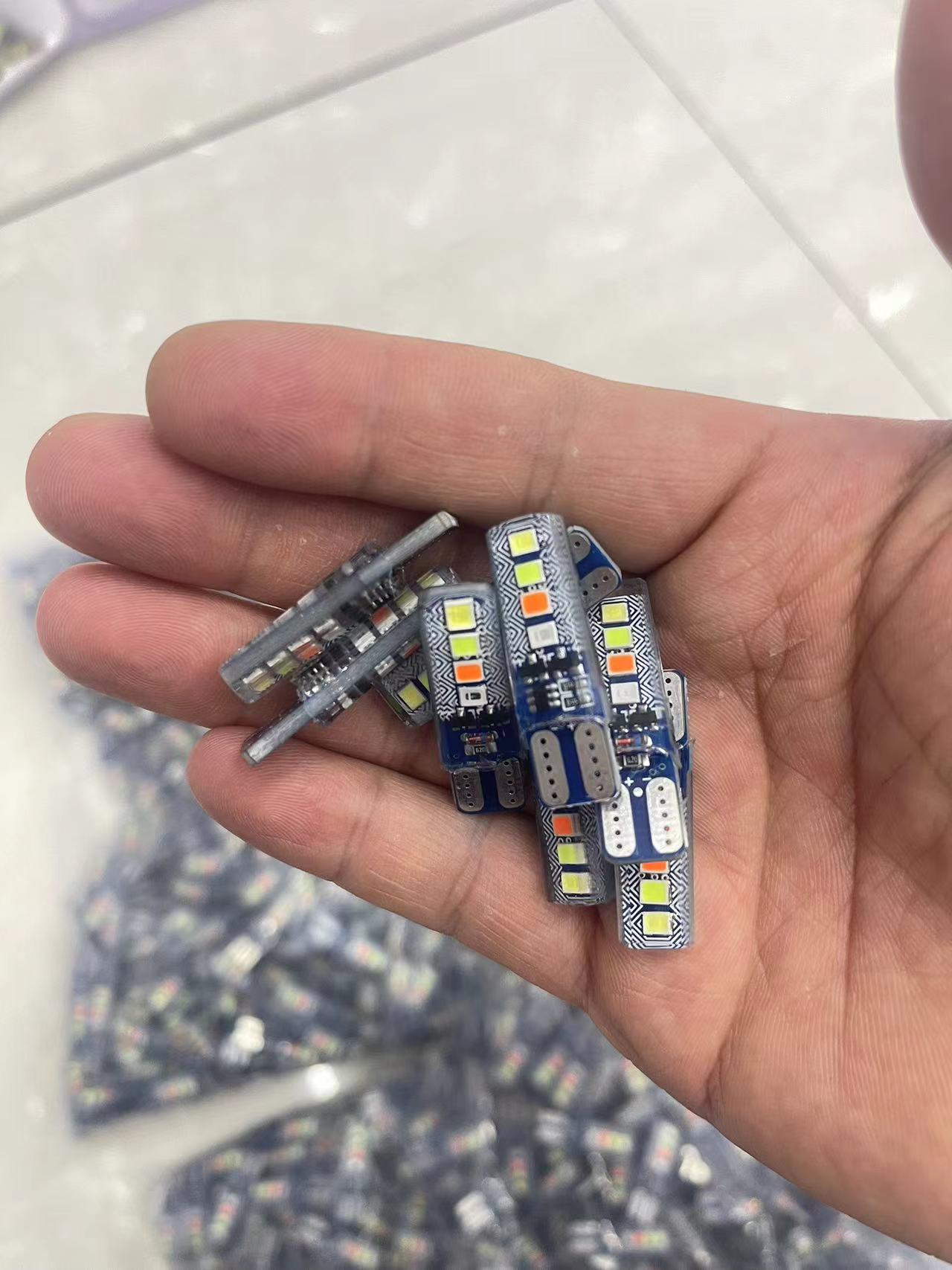 Automobile LED width indicator light T10 seven-color flowing light license plate light rubber light Application Scenario