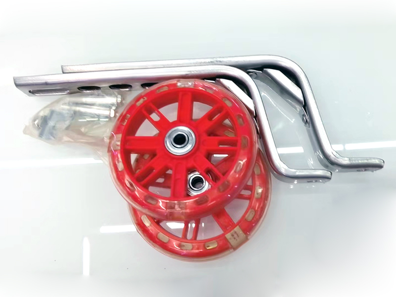 230216童车闪光辅助轮儿童自行车辅助轮配件支架可调童车轮子小平衡闪光轮详情9