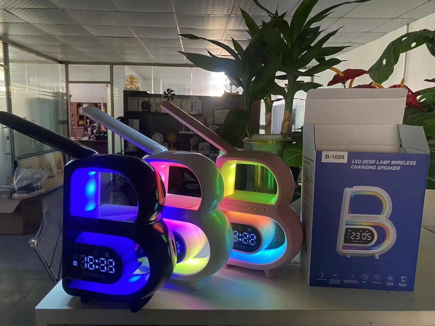 新款音箱带无线充LED灯多功能音箱RGB彩灯音响