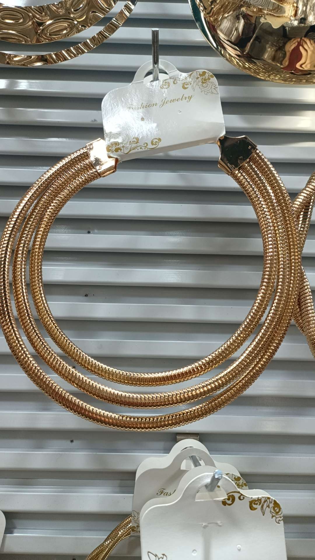 Three swan-throat European-style necklaces