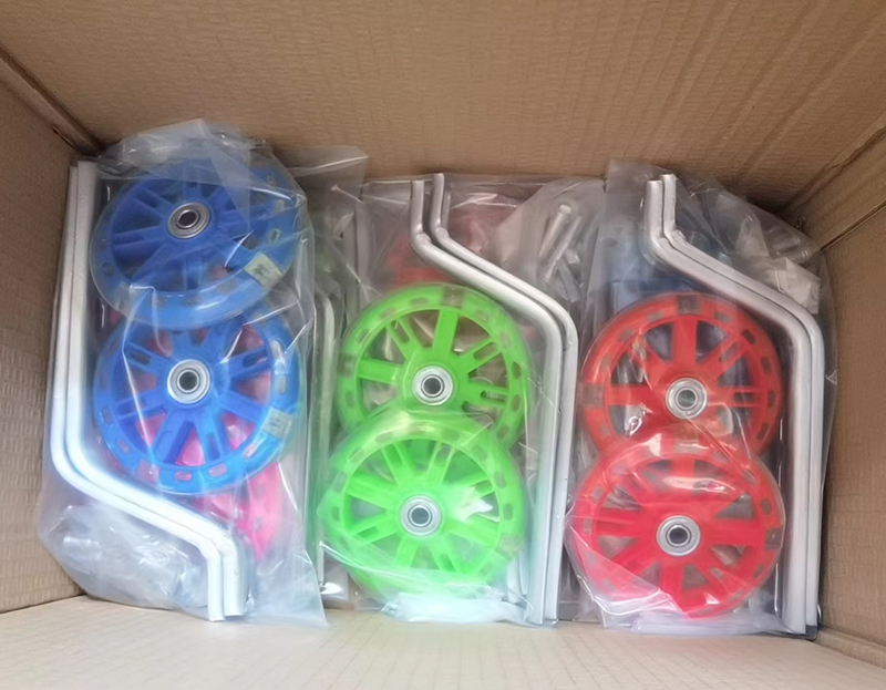 230216童车闪光辅助轮儿童自行车辅助轮配件支架可调童车轮子小平衡闪光轮详情17