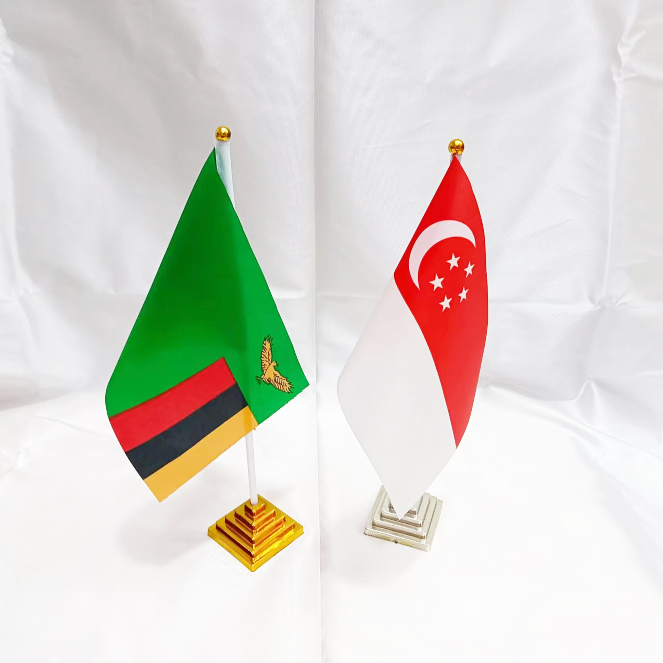 Plastic single-pole, gold and silver, square and round plastic base table flag stand Application Scenario