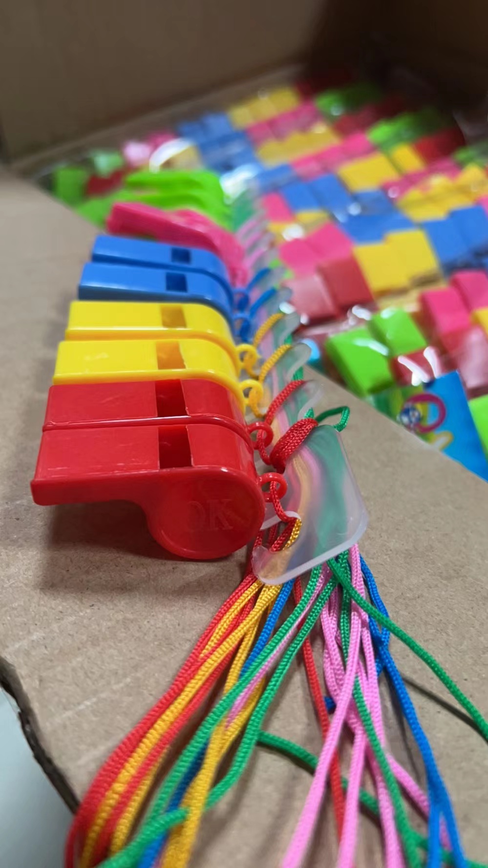 工厂直销批发裁判口哨OK哨运动用品金属体育铁哨子教练比赛急救绕绳口哨比赛专用哨助威口哨全网销售详情2