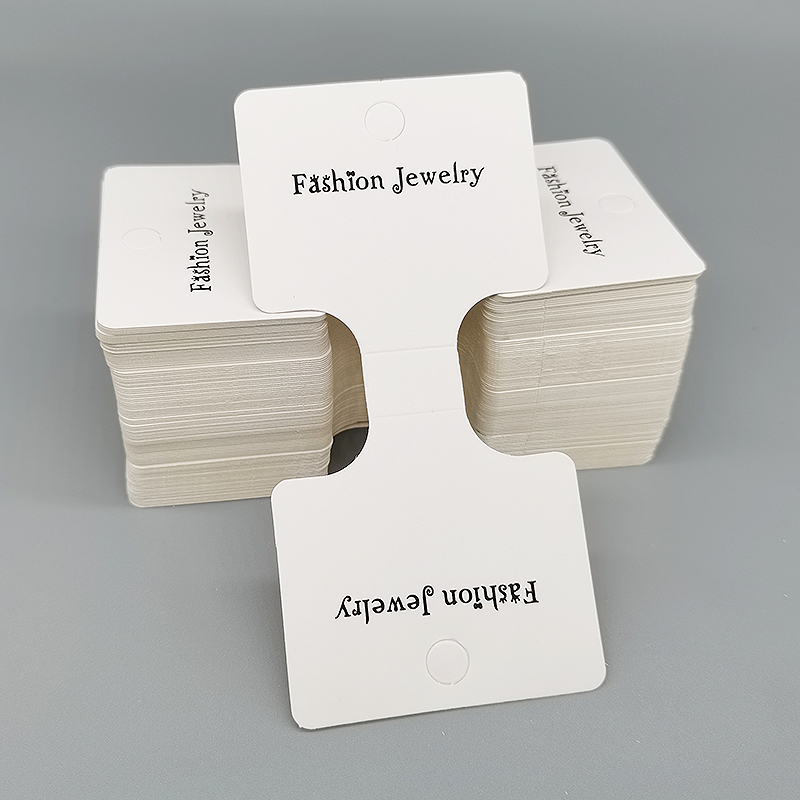 Factory direct sales of packaging accessories, necklaces, bracelets, leather bands, leather rings, folded hanging cards, white cards, cardboard, universal and popular. Folded size: 5.8*5.4cm. In stock: 100 yuan per purchase