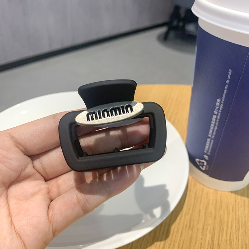 Simple letter square matte gripper, high-end hair clip for women, 2024 new style, back of the head, shark clip hair accessory Item Picture