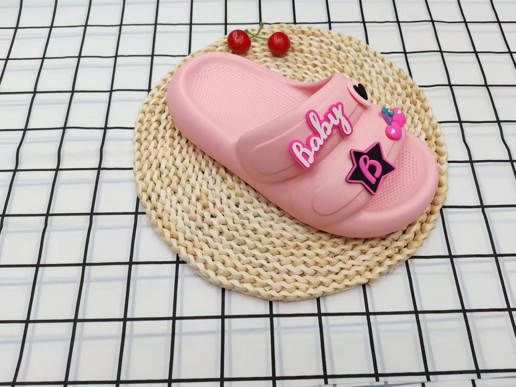 Summer fashion and cute outerwear flip-flops Specification image
