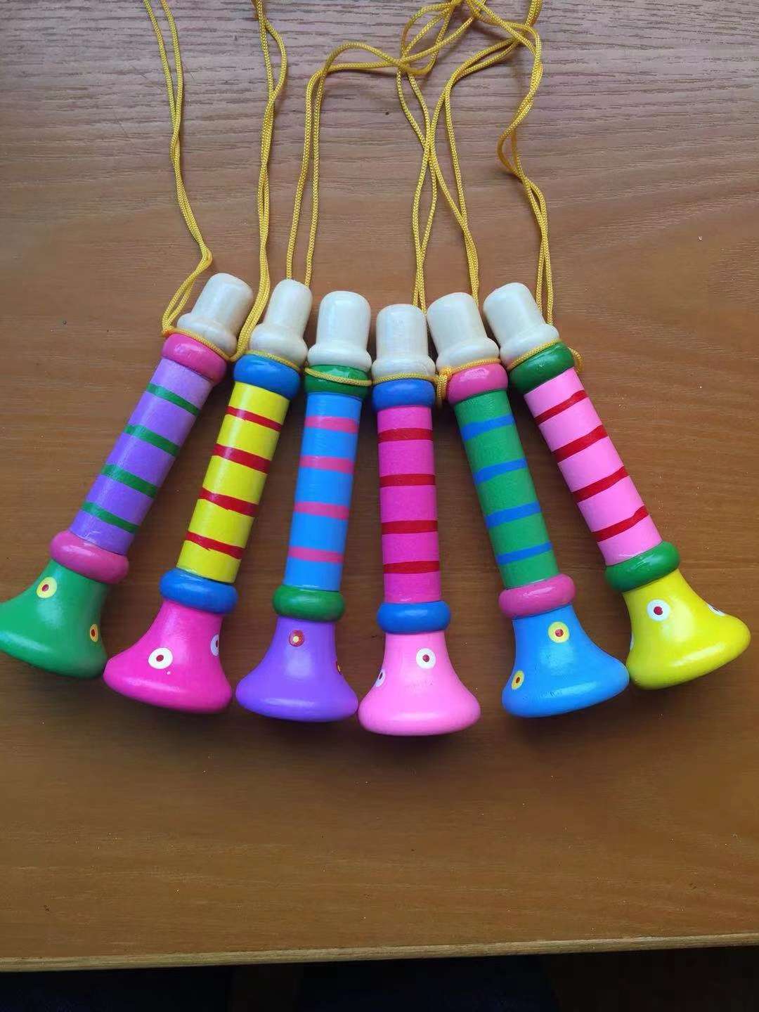 Wooden small horn round lip sound training, lip practice, children's language, saliva mouth muscle, lip closure, lung capacity improvement, children's educational toys, baby and toddler blowing music, blowing Musical Instruments for enlightenment, blowing whistles, whistles Application Scenario