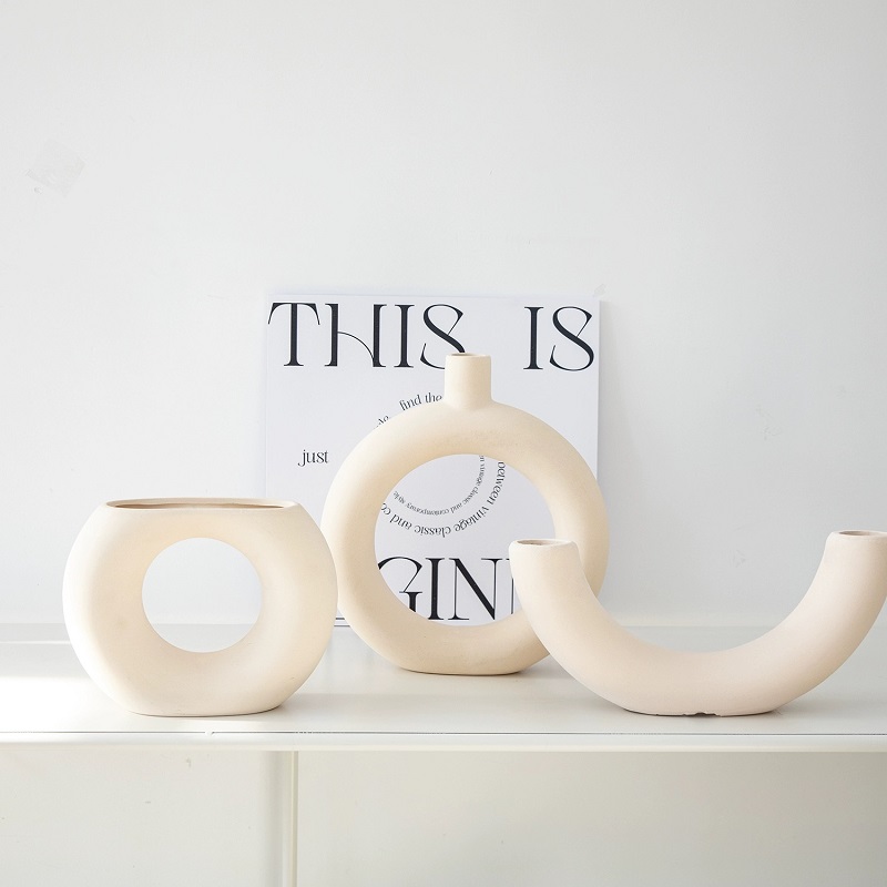 ins retro plain ceramic vase, Nordic-style living room decoration item, dry flower rough pottery flower vase, home decoration item Application Scenario