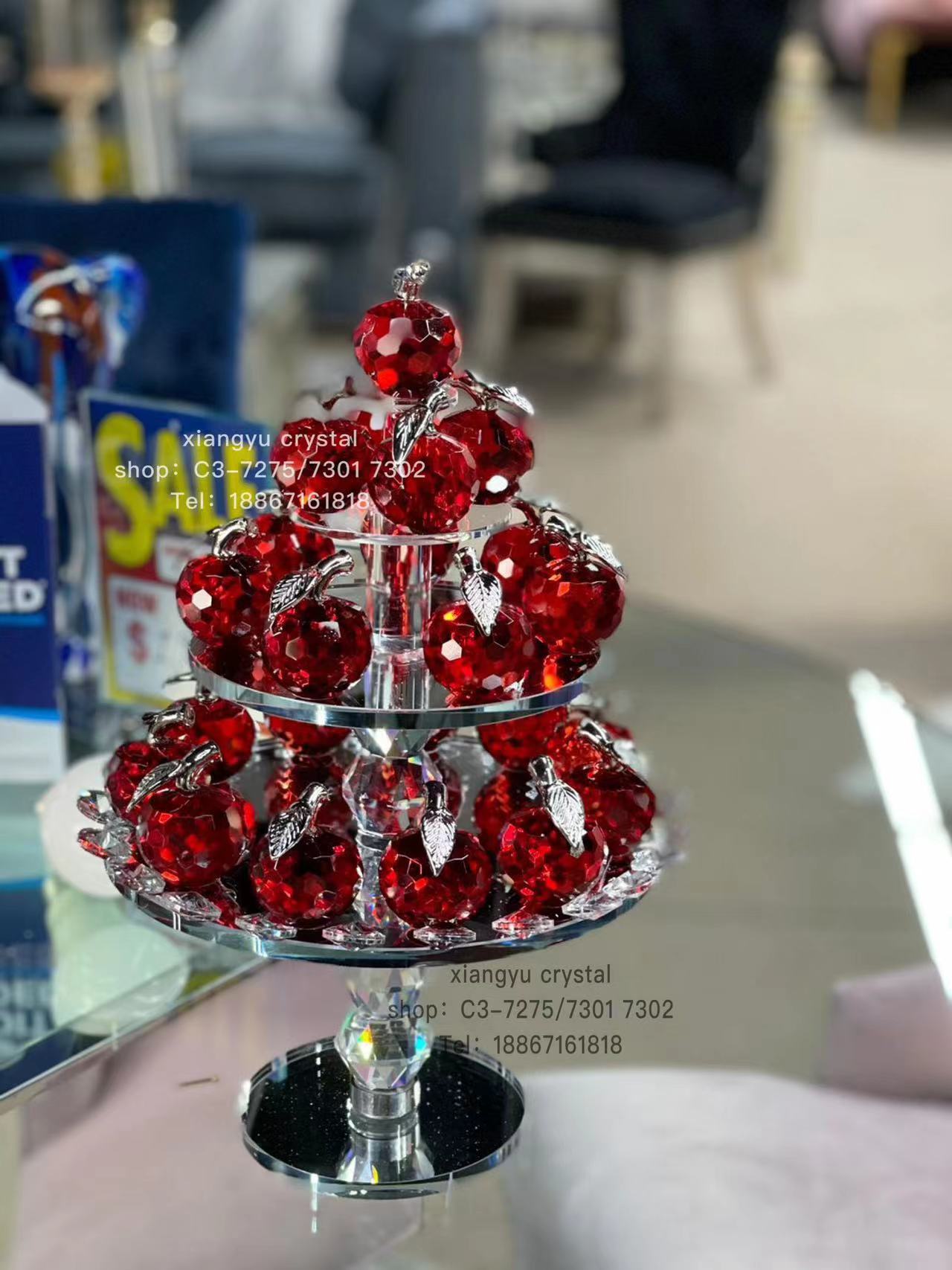 The crystal fruit platter is large in size, featuring a wide variety of fruits in various colors and styles, with attractive prices details Picture