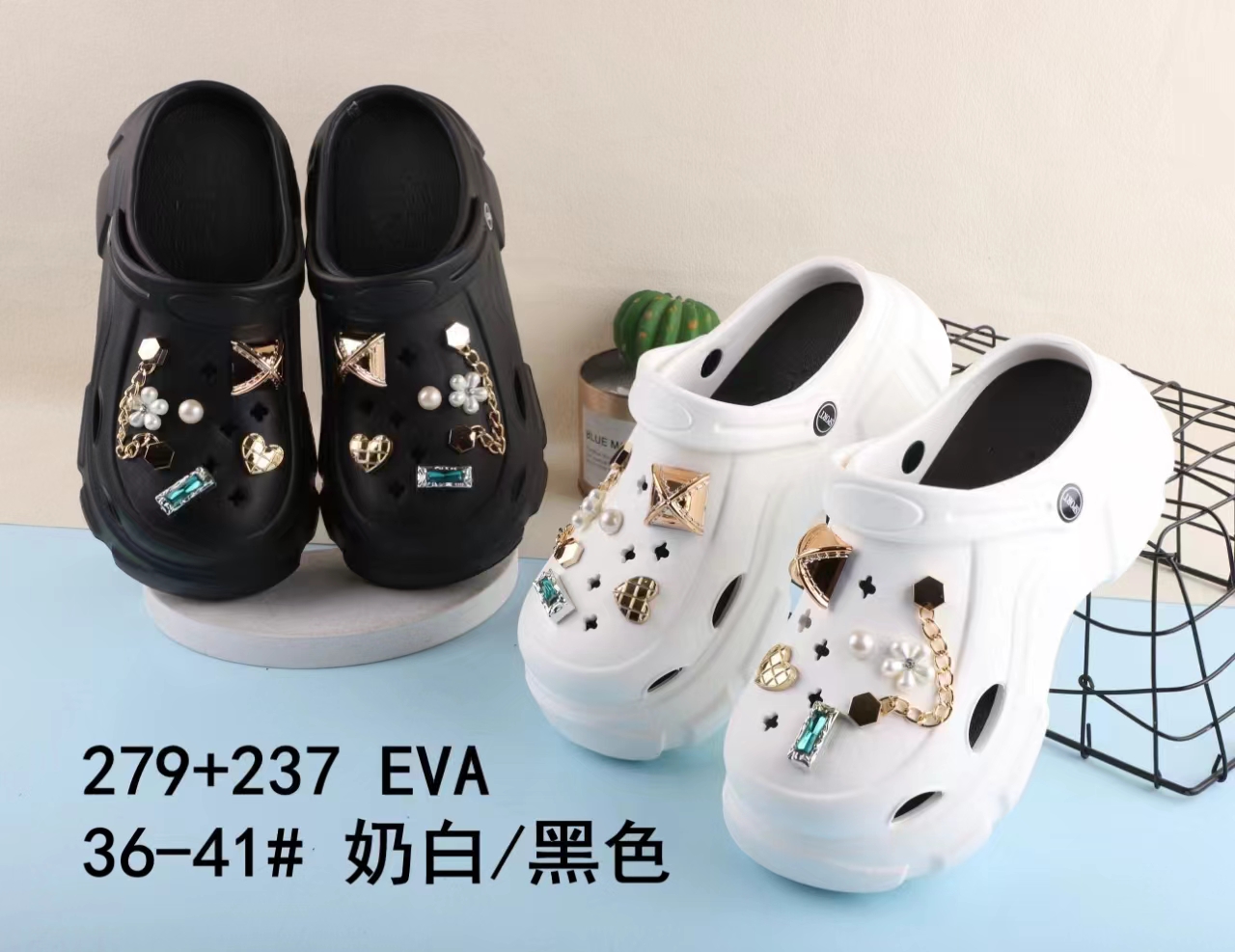 New thick-soled clogs for women's outerwear from foreign trade, fashionable and versatile, with a comfortable feel when stepping on the ground, are summer cool slippers for the beach Application Scenario