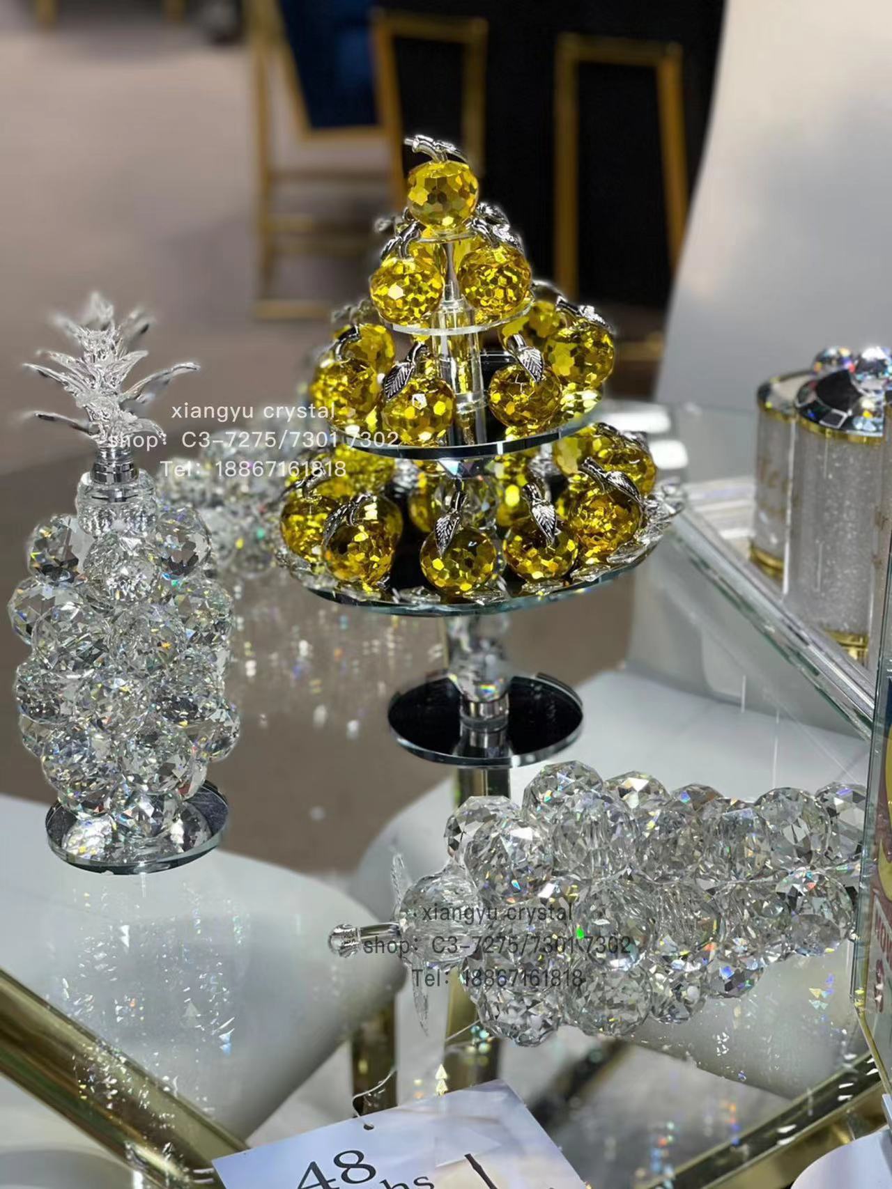 The crystal fruit platter is large in size, featuring a wide variety of fruits in various colors and styles, with attractive prices Specification image