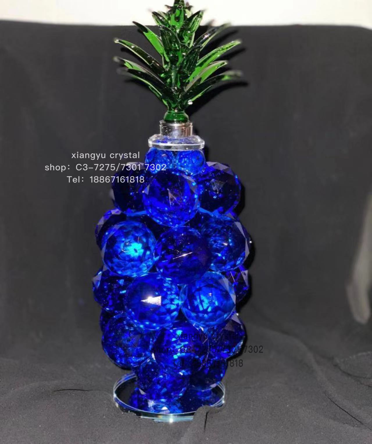 The large-sized crystal pineapple figure-piece comes in a variety of colors, is exquisitely crafted, has a unique shape, and is economical and practical