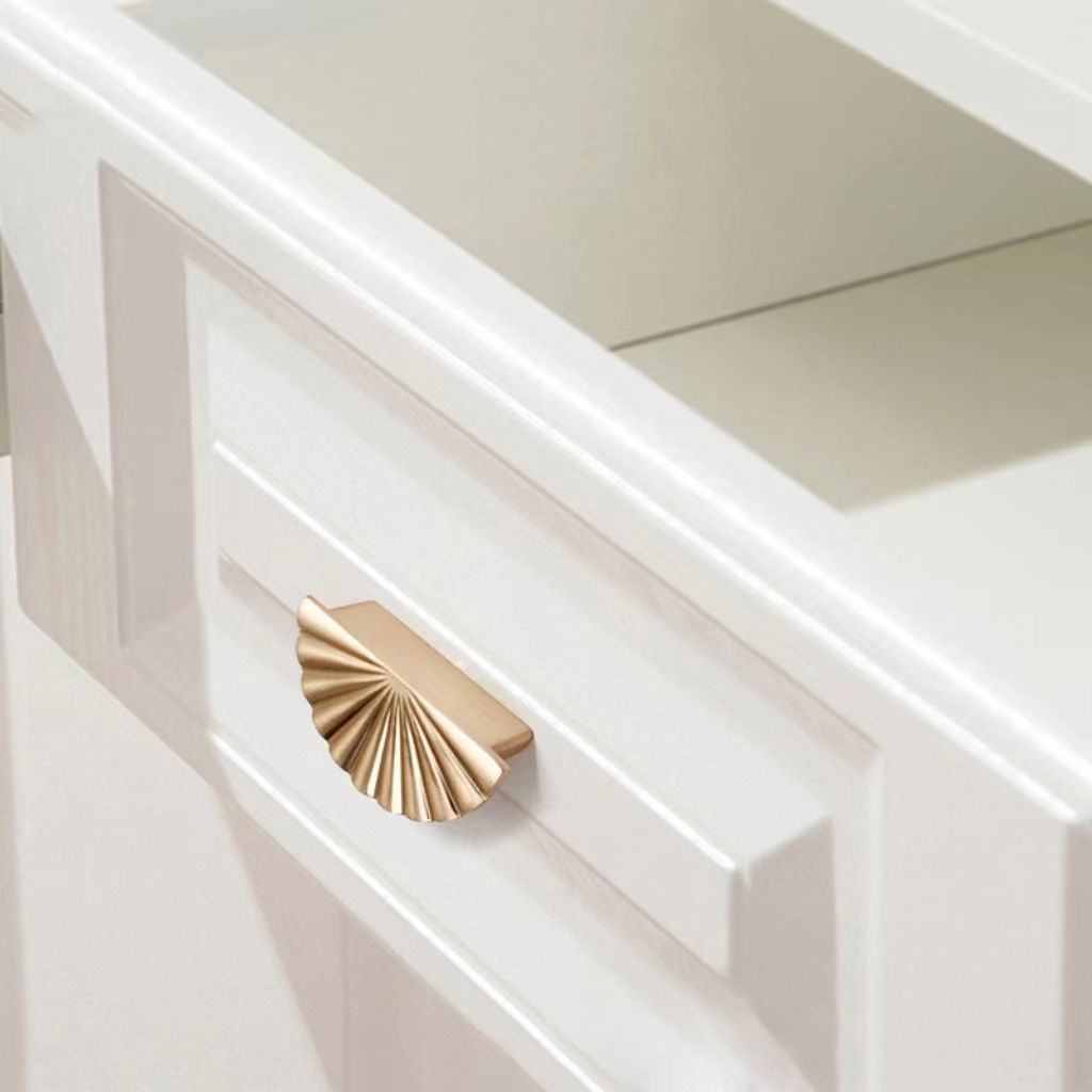 Flower-shaped drawer handles, semi-circular handles, circular handles, bright gold single-hole wardrobe, cabinet and TV cabinet handles details Picture
