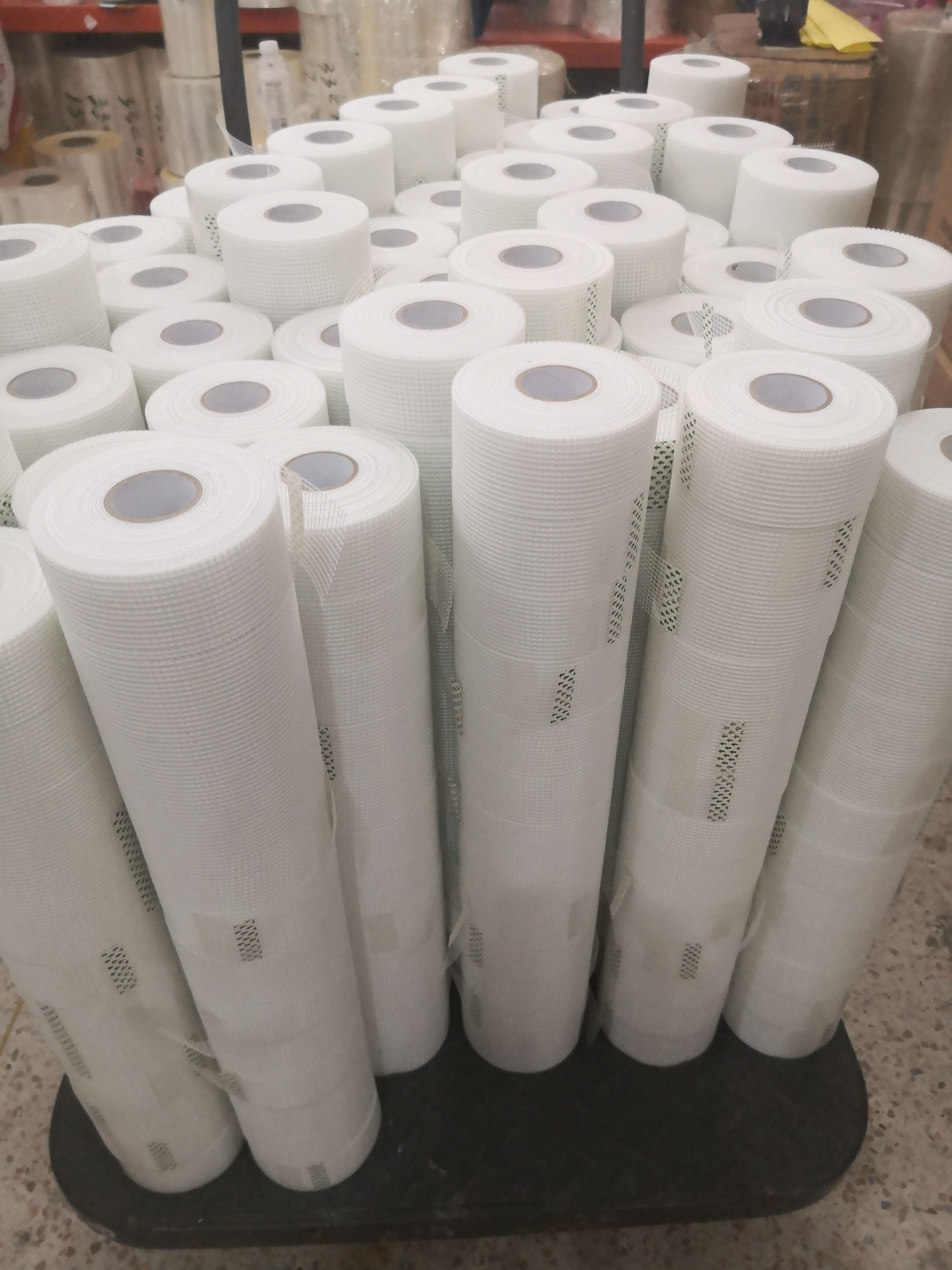 Factory Spot Wall Insulation Anti-Crack Plaster Mesh Cloth Alkali Anti-Crack Construction Site Glass Fiber Mesh Cloth Application Scenario