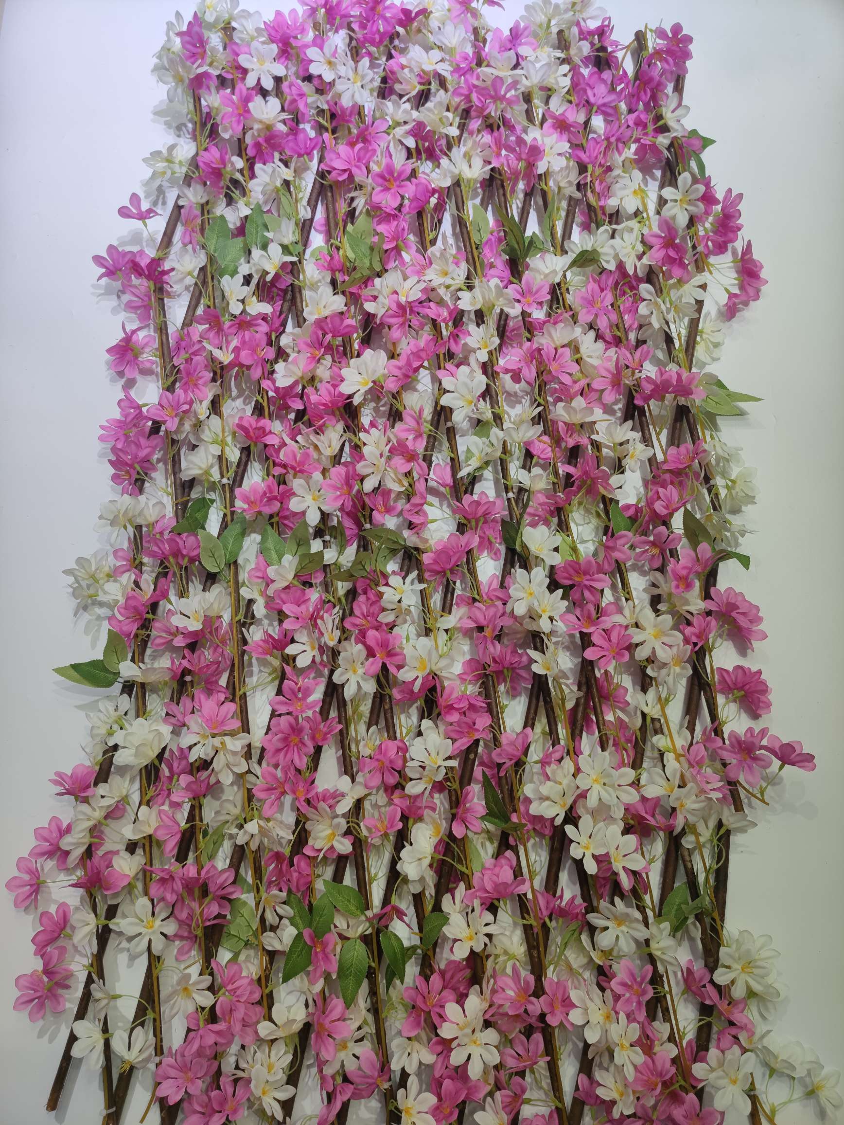 Garden plants, wall decoration, fences, artificial flowers, green tree leaves, retractable and stretchable fences, and balcony shielding