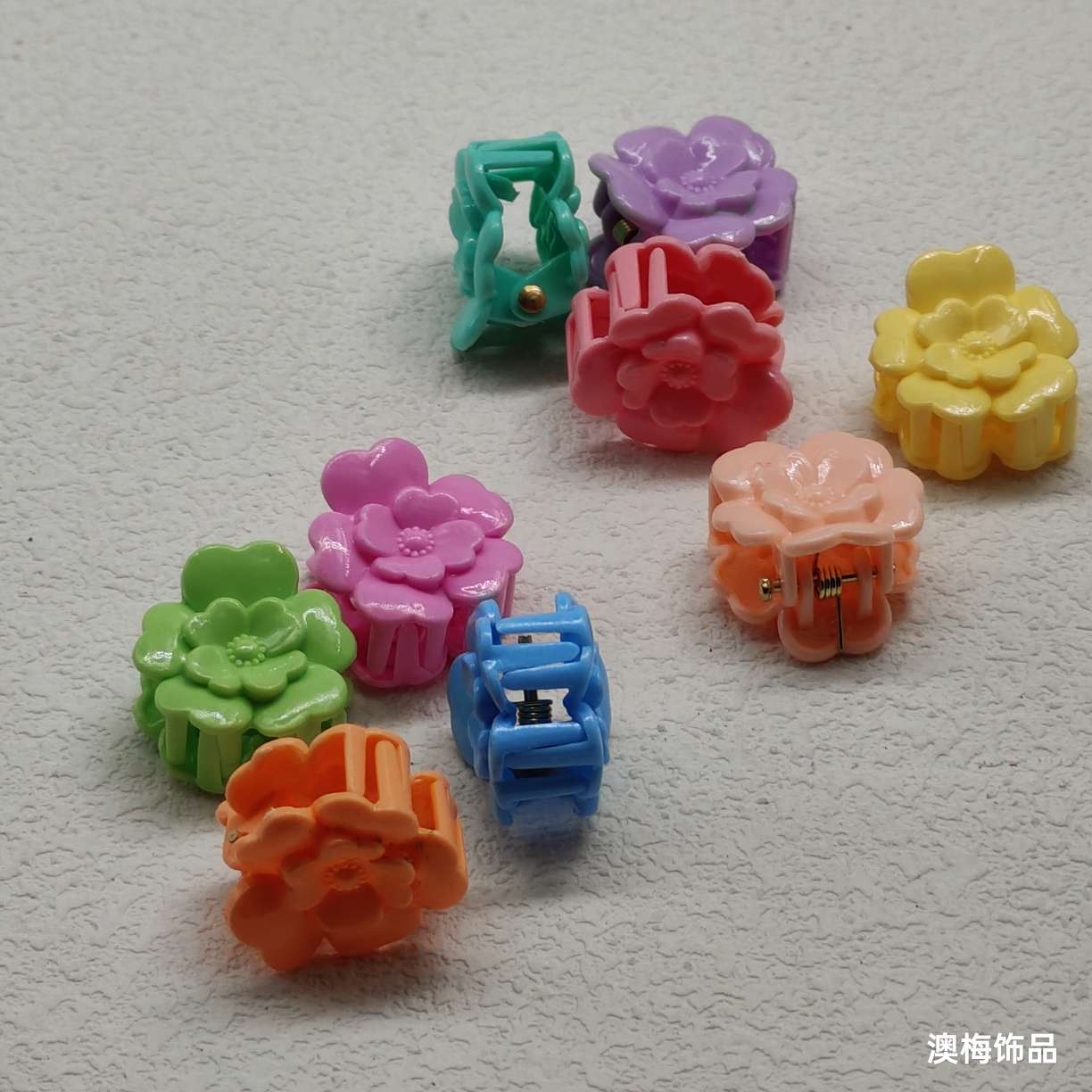 2CM mini flower hair clips, children's hair clips, small bangs hair clips, top clips, broken hair clips, rose hair clips, solid color Application Scenario