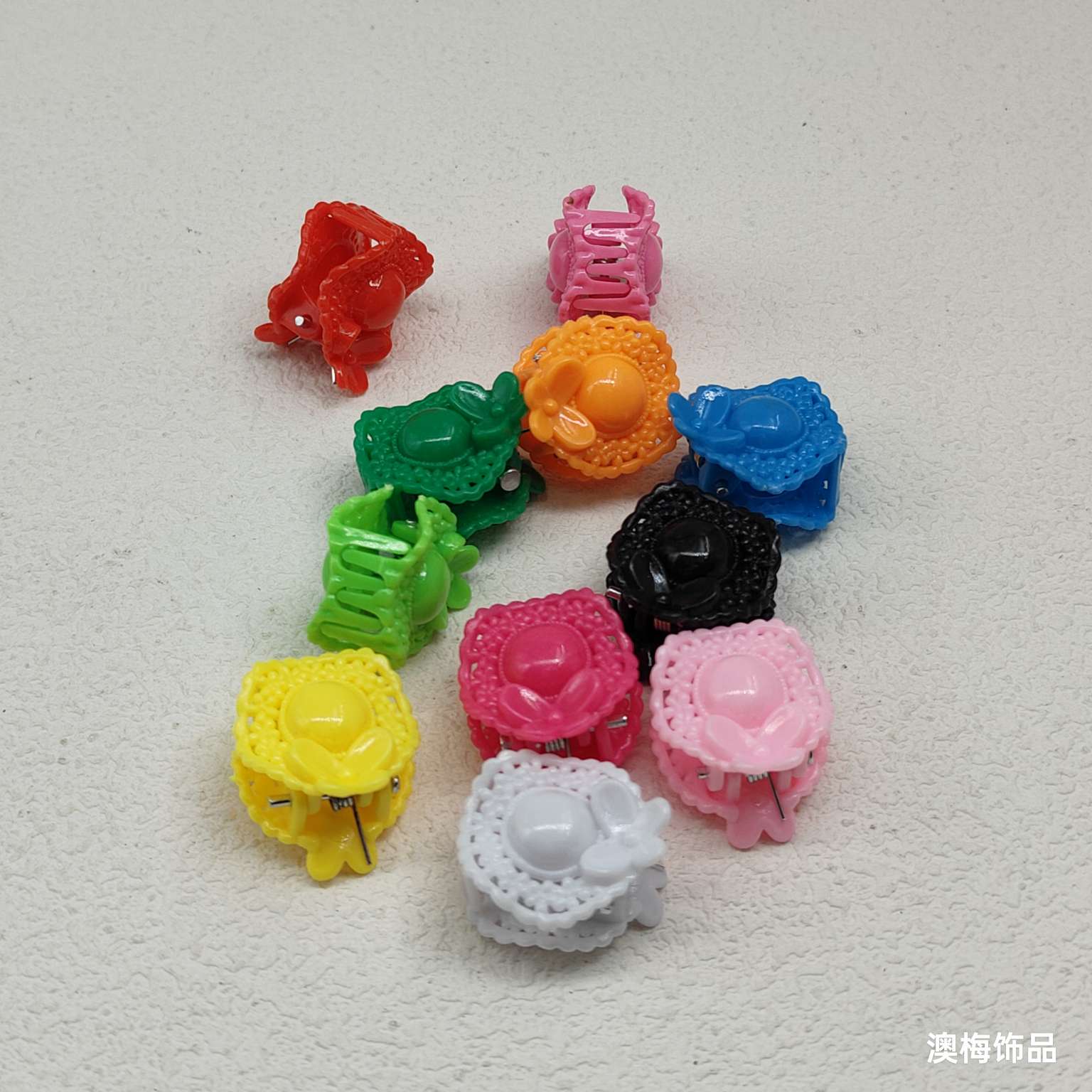 2CM mini hat solid color gripper, children's hair gripper, small bangs hair clip, top clip, broken hair clip, hair clip Application Scenario