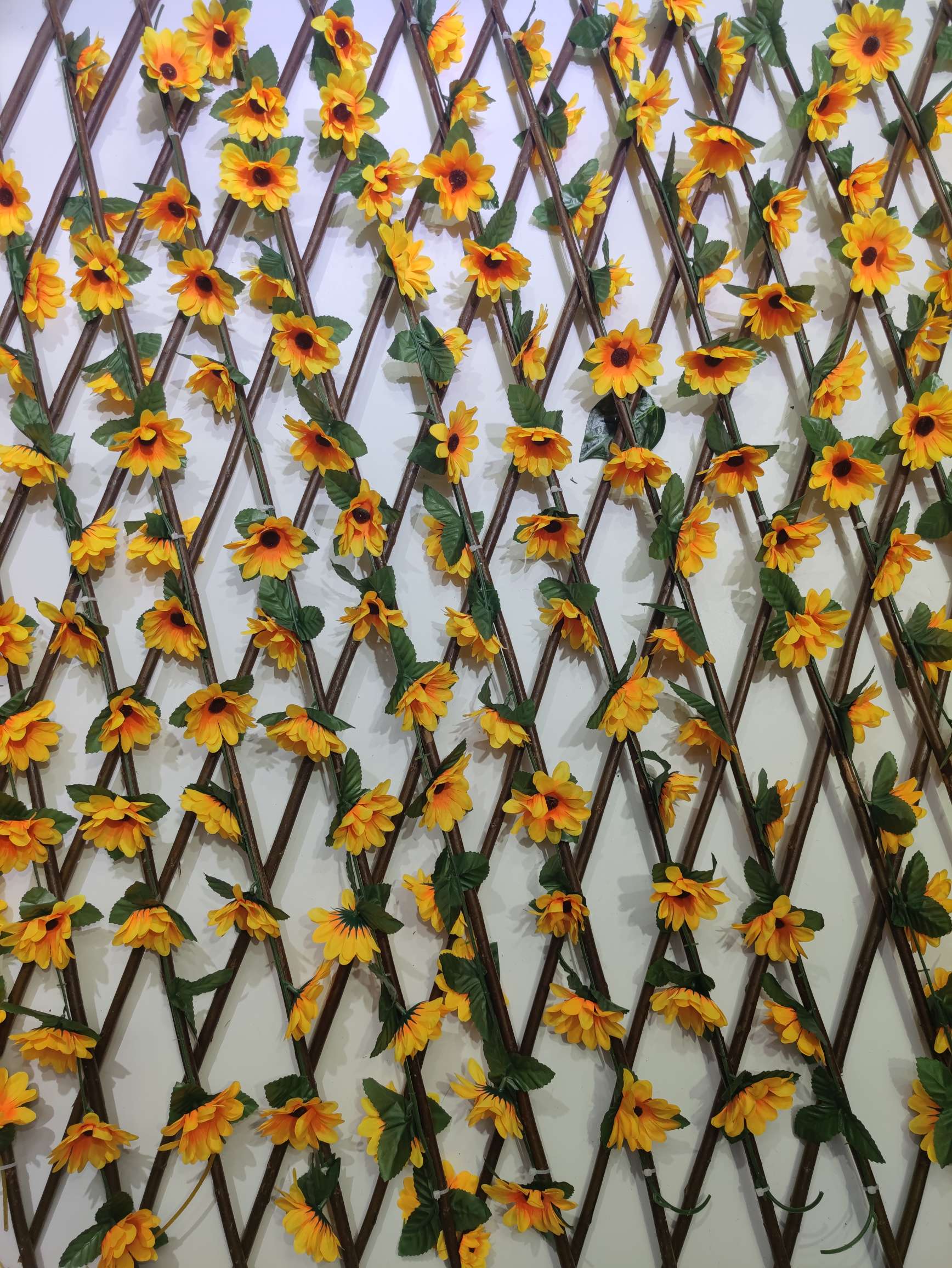 Artificial fence, leaf wood fence, retractable fence, artificial plant wall, garden and courtyard decorative guardrail manufacturer wholesale Application Scenario