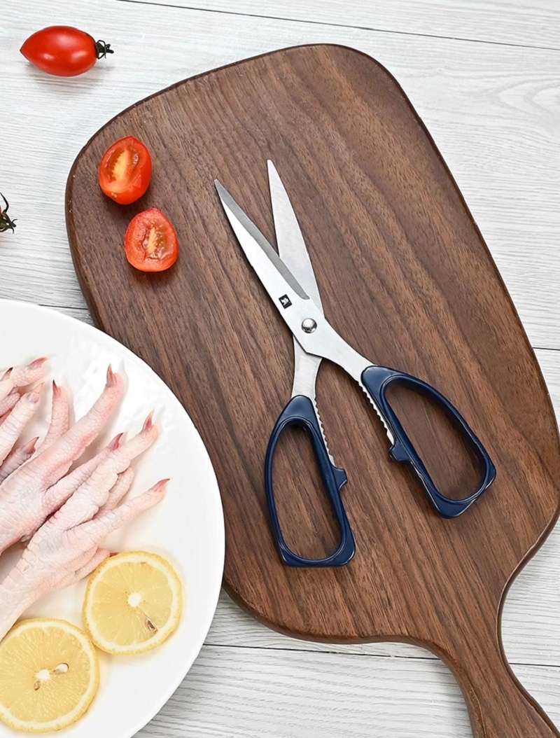 Scissors, stainless steel kitchen scissors for household kitchens, bone and food scissors, multi-functional commercial barbecue products Application Scenario