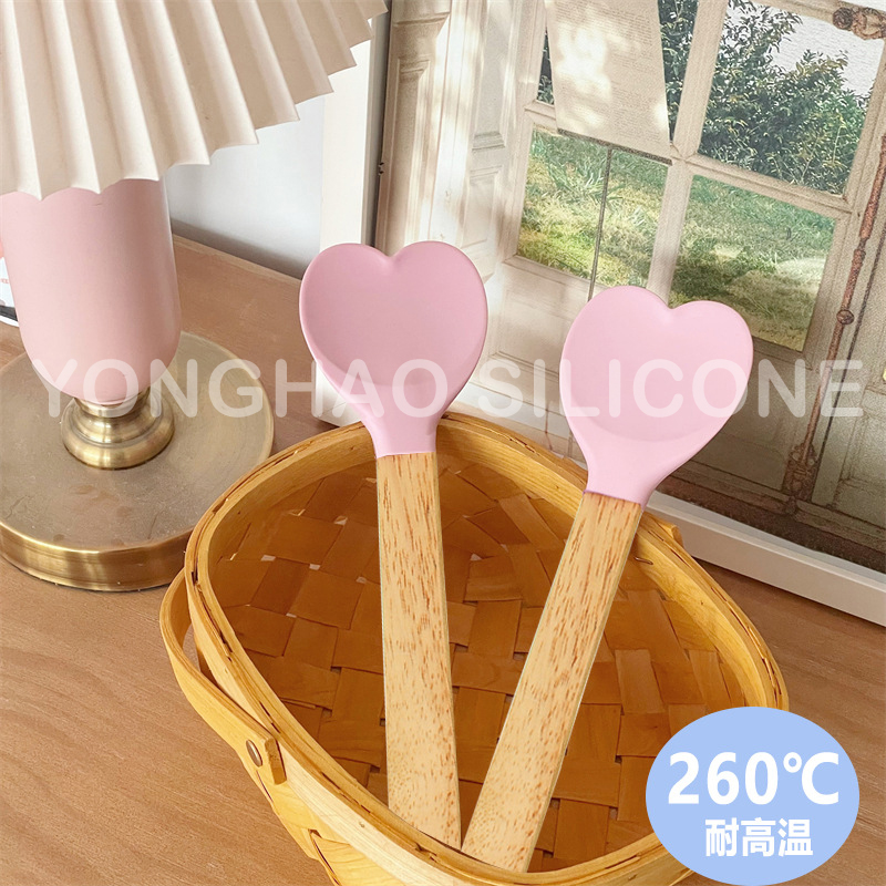 Heart Shaped Kitchen Baking Silicone Spatula With Wood Handl