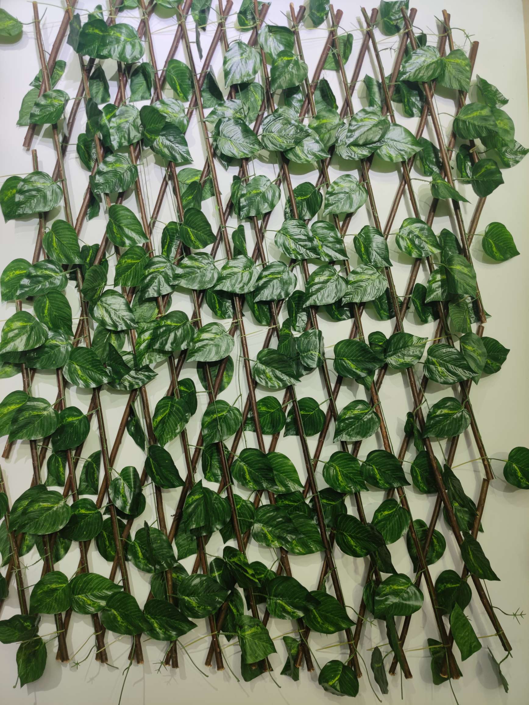 Simulación de la cerca telescópica de la planta pared de flores de rosa balcón al aire libre simulación pastoral seto plástico plantado verde cerca decorativa Application Scenario
