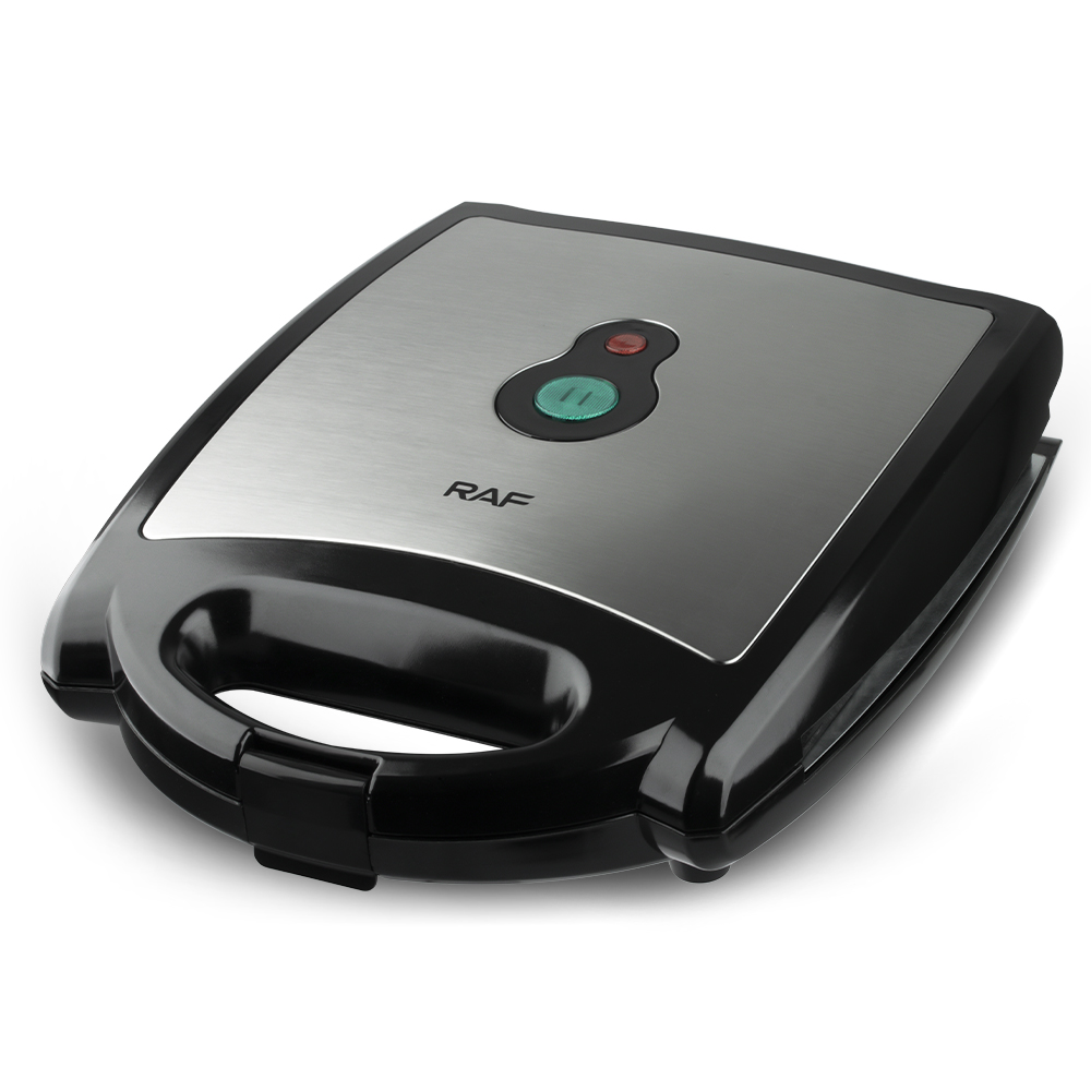 RAF European-style cross-border three-in-one multi-functional waffle machine, sandwich and steak machine, breakfast baking, toast and bread Application Scenario