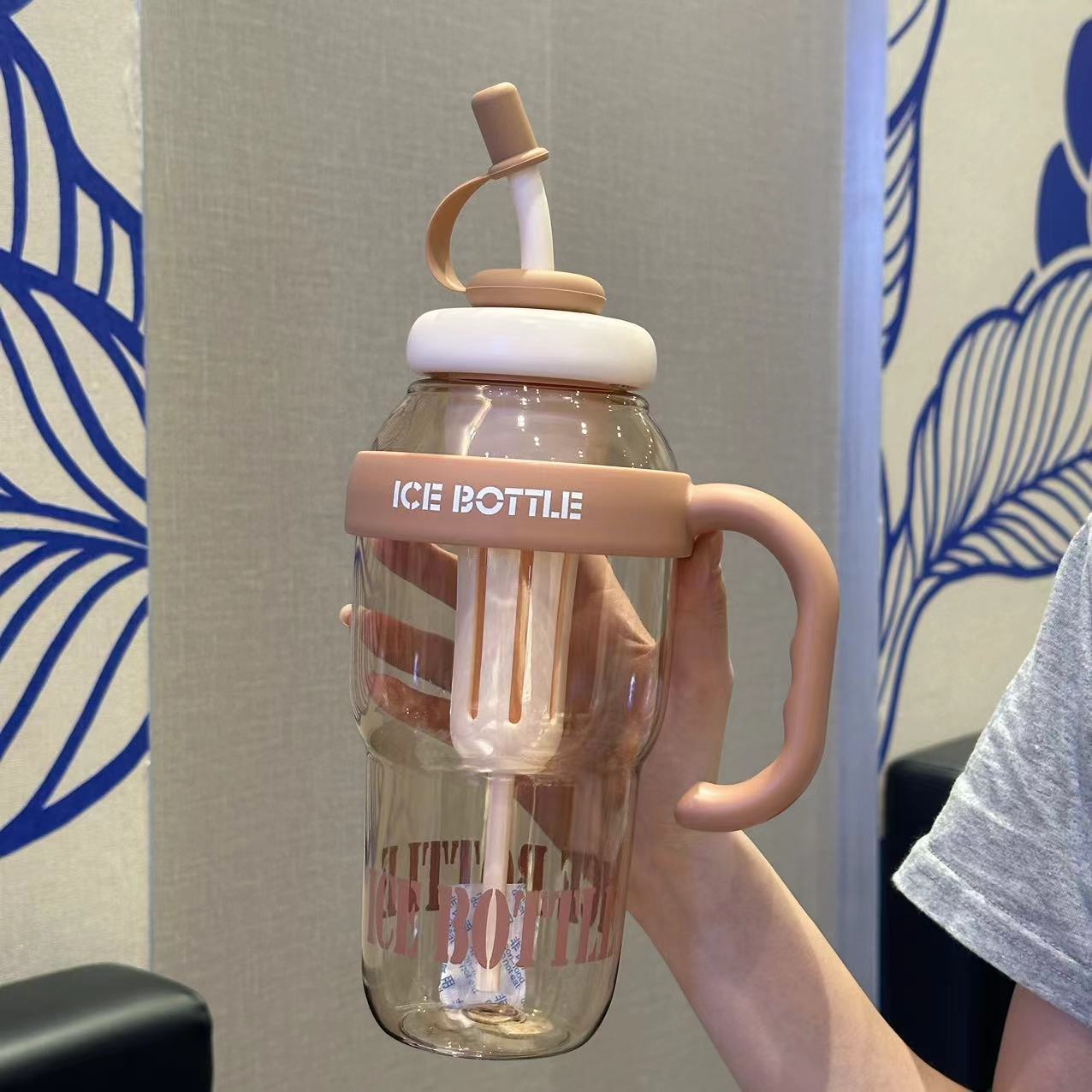 A32-AX-2108 New Giant summer handle plastic cup, large-capacity ice cube cup, high-temperature resistant straw cup Item Picture