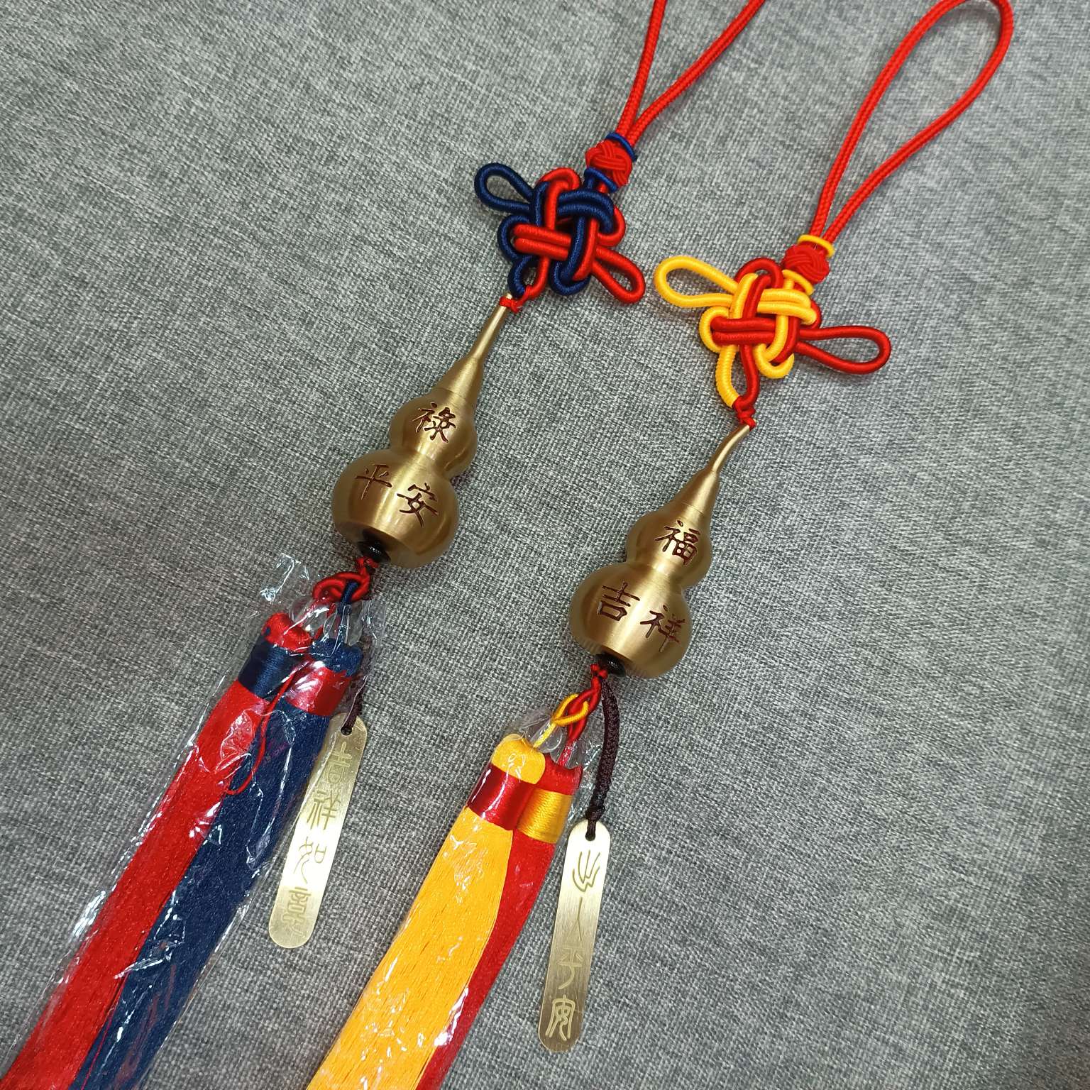 Car pendants, bag pendants, bag buckles, Chinese knot pendants, Five Emperors' coin pendants, copper gourds with letters, gourds, car pendants, blessings, prosperity, health and well-being, safe entry and exit, heart Sutra pendants, open gourds, Five Emperors' coin pendants, two-color thick knots, two-color tassels detail image 8