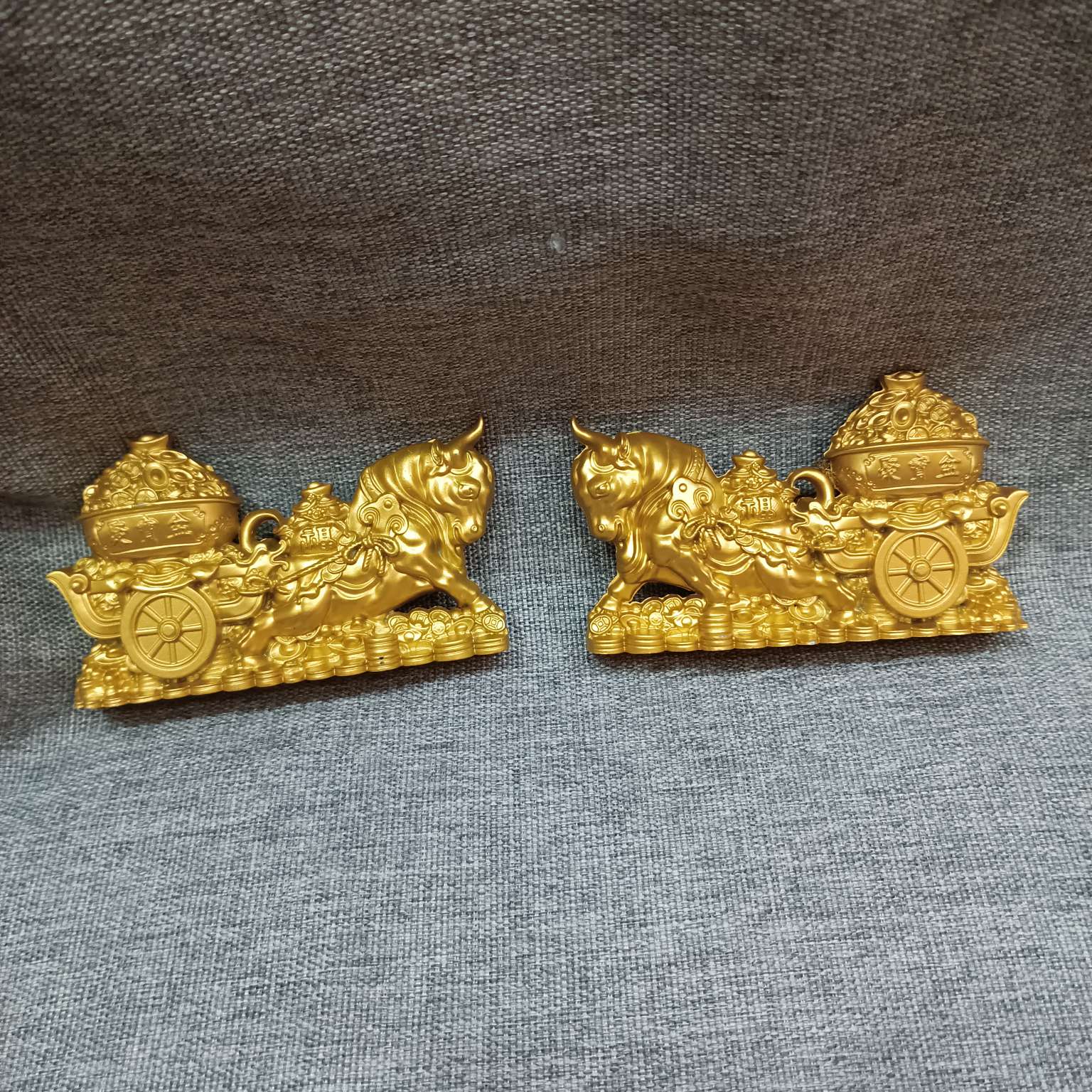 Metal handicrafts, tourist souvenirs, horse-drawn treasure basins, horse-drawn wealth accumulation, horse-drawn good fortune, wealth-attracting bags, horse-drawn treasure basins, gold ingots, coins, copper coins, five emperor coins, wealth-attracting and wealth-gathering good luck ornaments, golden sand gold home decorations and ornaments detail image 2