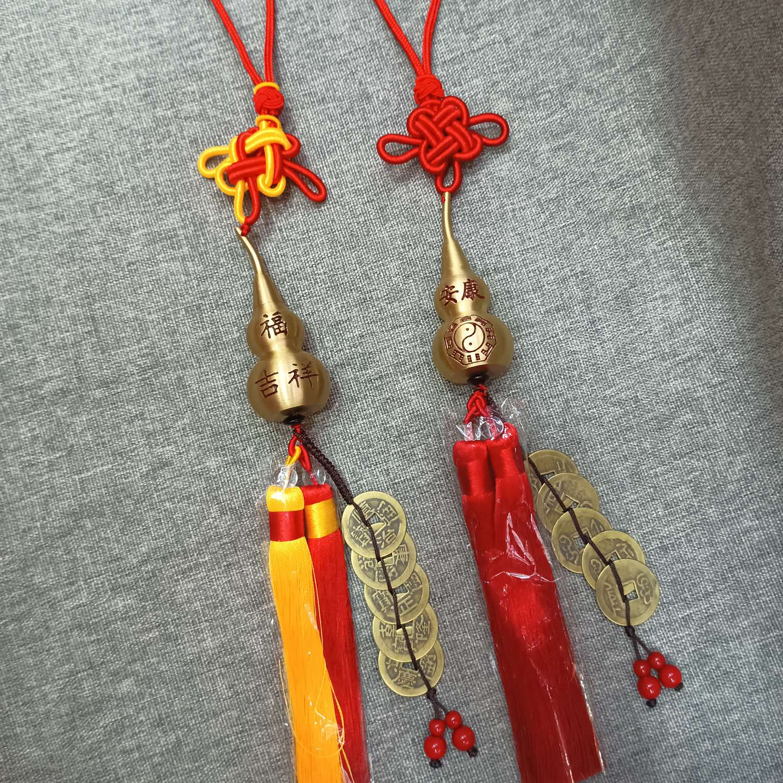 Car pendants, bag pendants, bag buckles, Chinese knot pendants, Five Emperors' coin pendants, copper gourds with letters, gourds, car pendants, blessings, prosperity, health and well-being, safe entry and exit, heart Sutra pendants, open gourds, Five Emperors' coin pendants, two-color thick knots, two-color tassels detail image 4