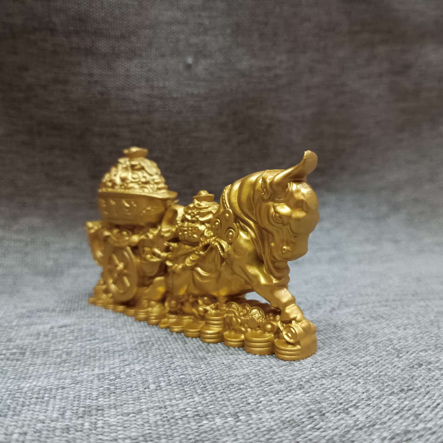 Metal handicrafts, tourist souvenirs, horse-drawn treasure basins, horse-drawn wealth accumulation, horse-drawn good fortune, wealth-attracting bags, horse-drawn treasure basins, gold ingots, coins, copper coins, five emperor coins, wealth-attracting and wealth-gathering good luck ornaments, golden sand gold home decorations and ornaments Application Scenario