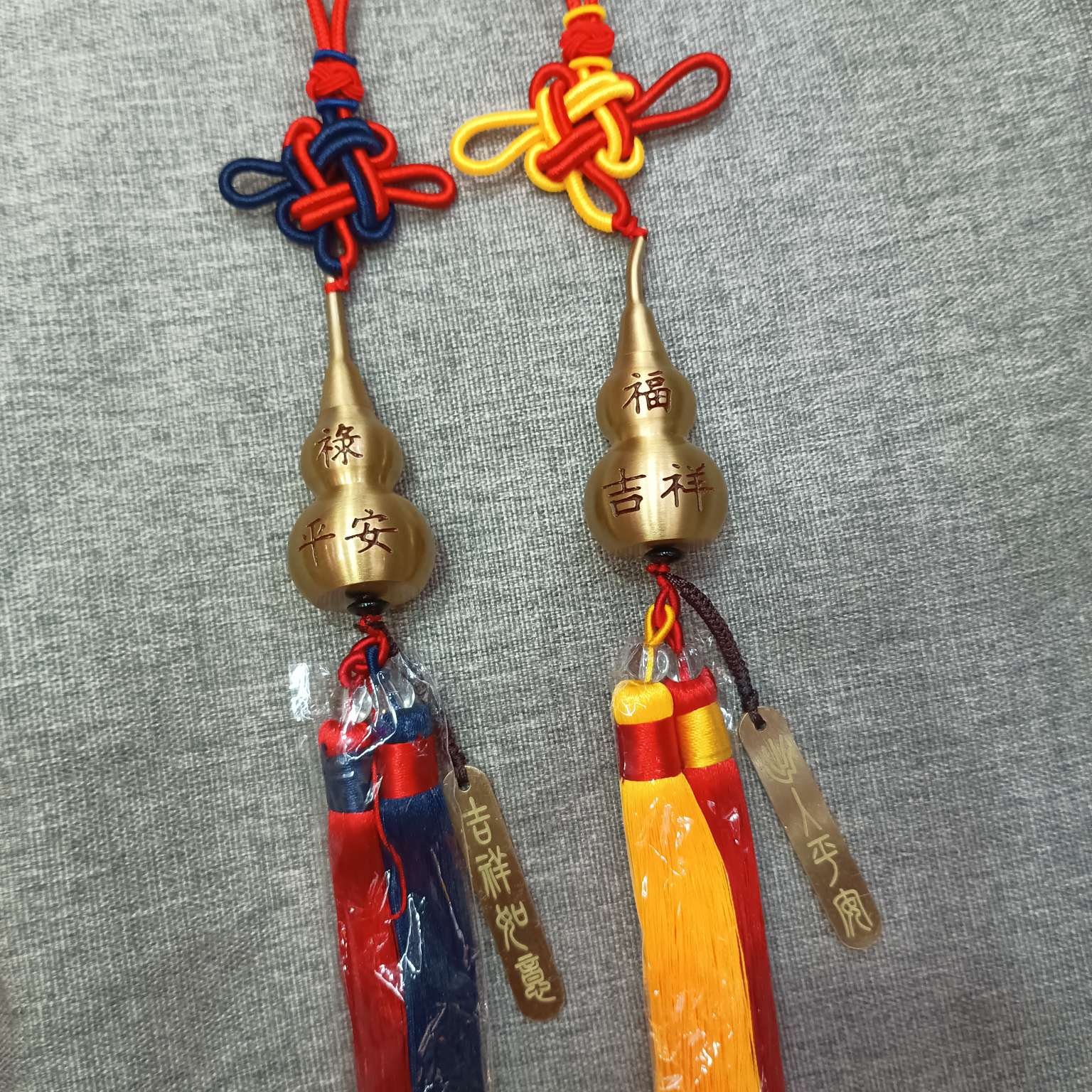 Car pendants, bag pendants, bag buckles, Chinese knot pendants, Five Emperors' coin pendants, copper gourds with letters, gourds, car pendants, blessings, prosperity, health and well-being, safe entry and exit, heart Sutra pendants, open gourds, Five Emperors' coin pendants, two-color thick knots, two-color tassels detail image 9