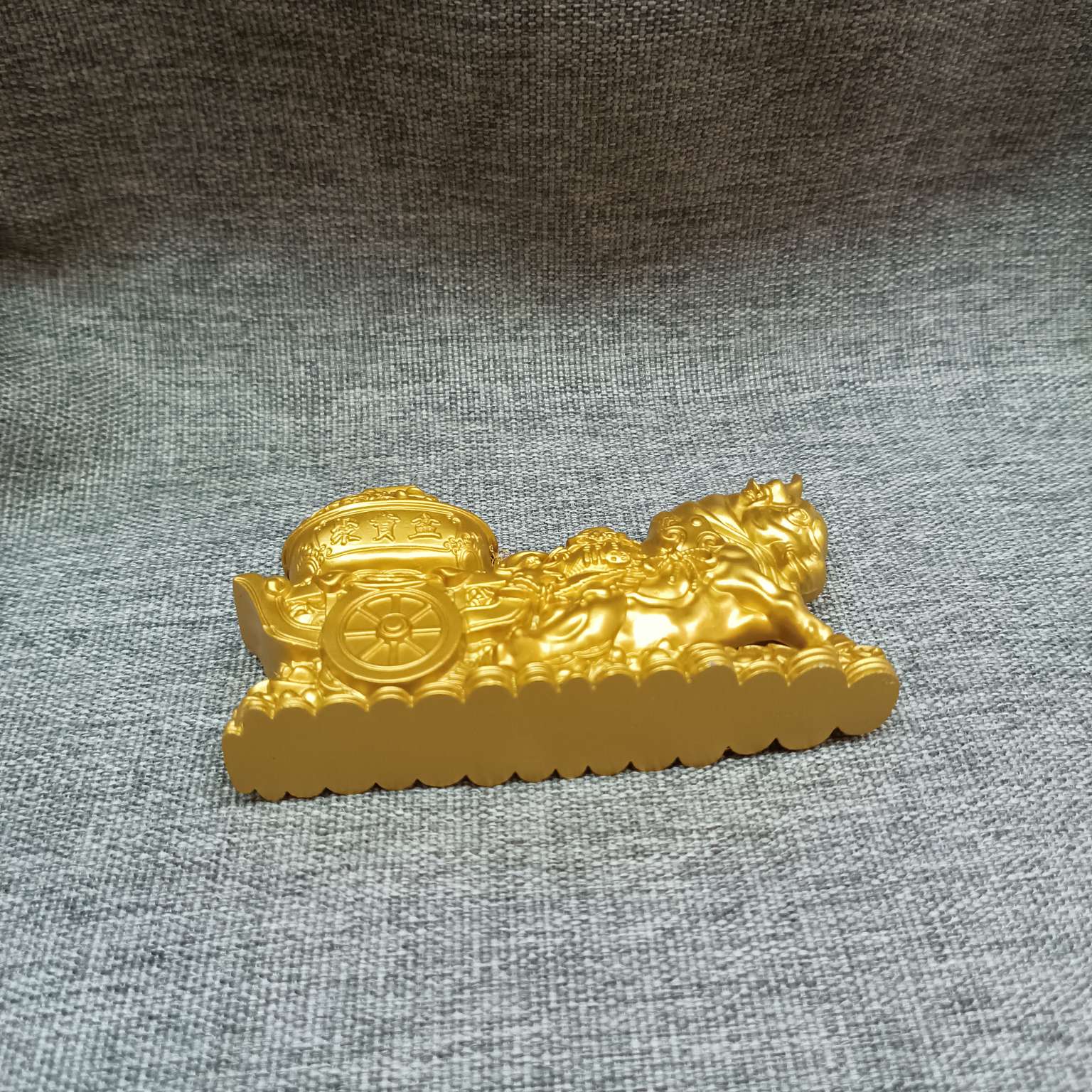 Metal handicrafts, tourist souvenirs, horse-drawn treasure basins, horse-drawn wealth accumulation, horse-drawn good fortune, wealth-attracting bags, horse-drawn treasure basins, gold ingots, coins, copper coins, five emperor coins, wealth-attracting and wealth-gathering good luck ornaments, golden sand gold home decorations and ornaments Item Picture