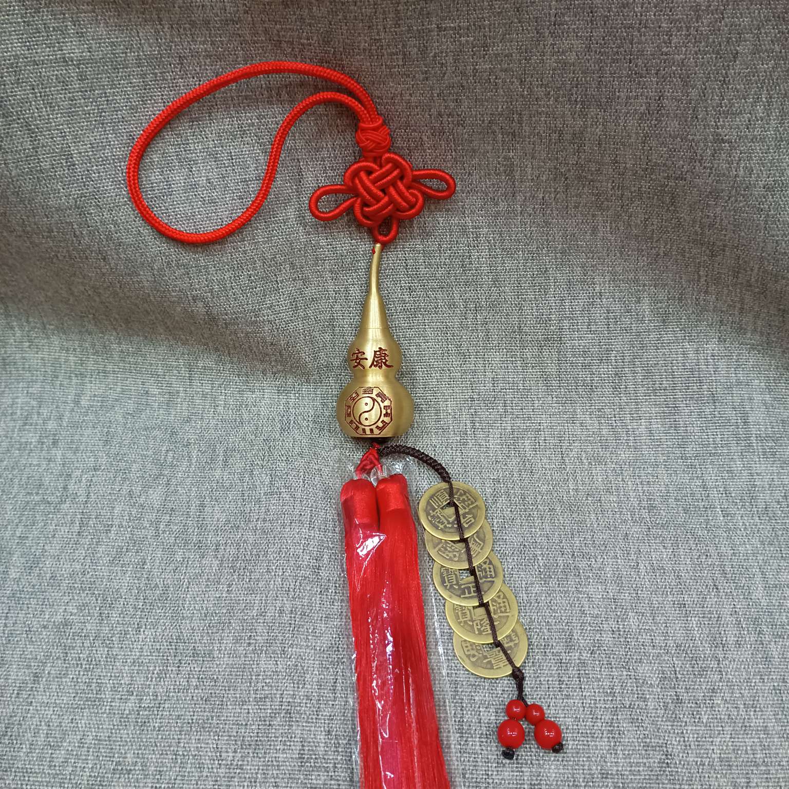 Car pendants, bag pendants, bag buckles, Chinese knot pendants, Five Emperors' coin pendants, copper gourds with letters, gourds, car pendants, blessings, prosperity, health and well-being, safe entry and exit, heart Sutra pendants, open gourds, Five Emperors' coin pendants, two-color thick knots, two-color tassels detail image 3