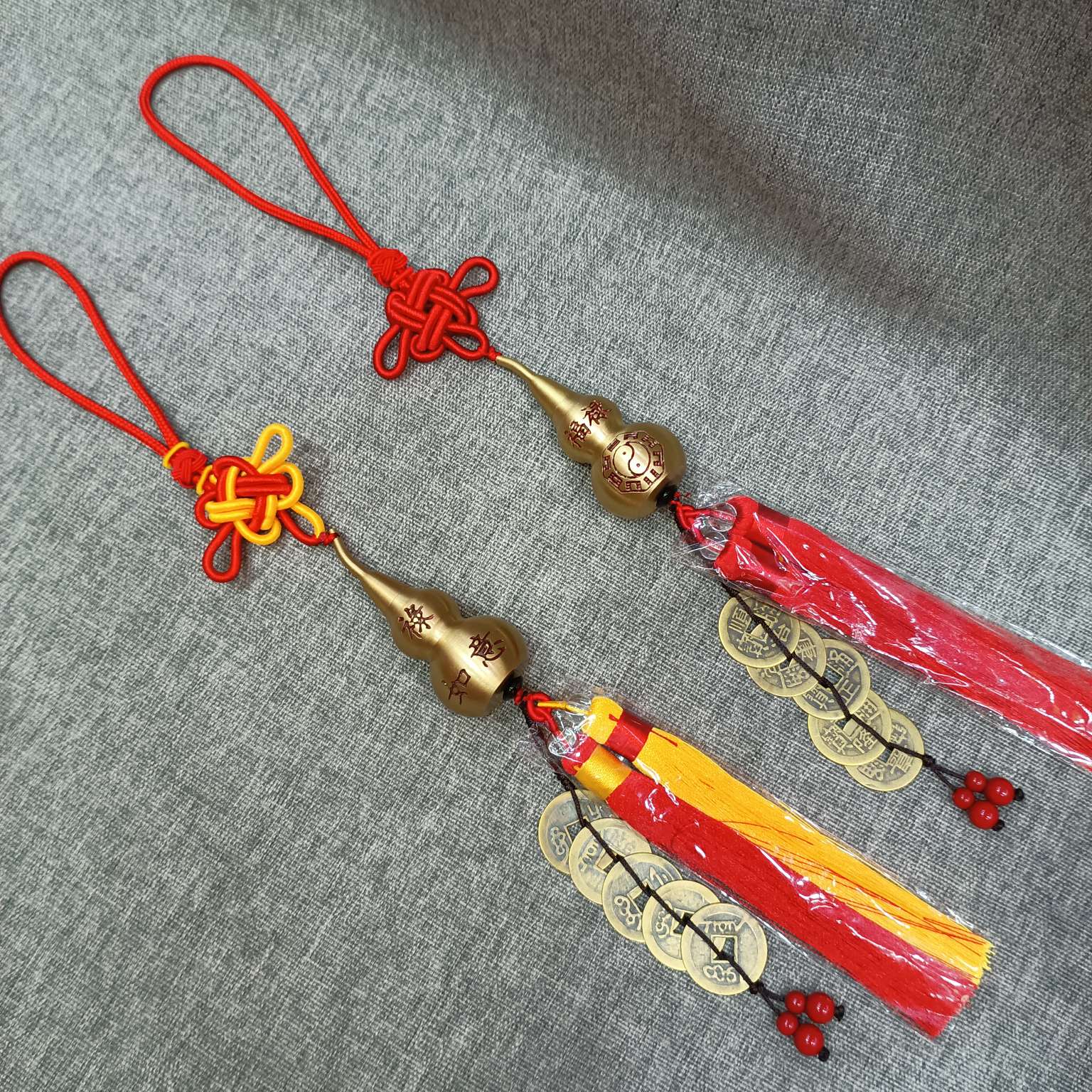 Car pendants, bag pendants, bag buckles, Chinese knot pendants, Five Emperors' coin pendants, copper gourds with letters, gourds, car pendants, blessings, prosperity, health and well-being, safe entry and exit, heart Sutra pendants, open gourds, Five Emperors' coin pendants, two-color thick knots, two-color tassels detail image 5