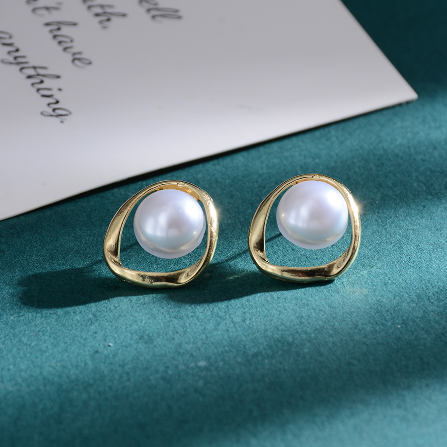 网红爆款925银针耳钉潮几何大珍珠耳环女饰品配货地摊个性时尚女气质小众耳饰详情图3