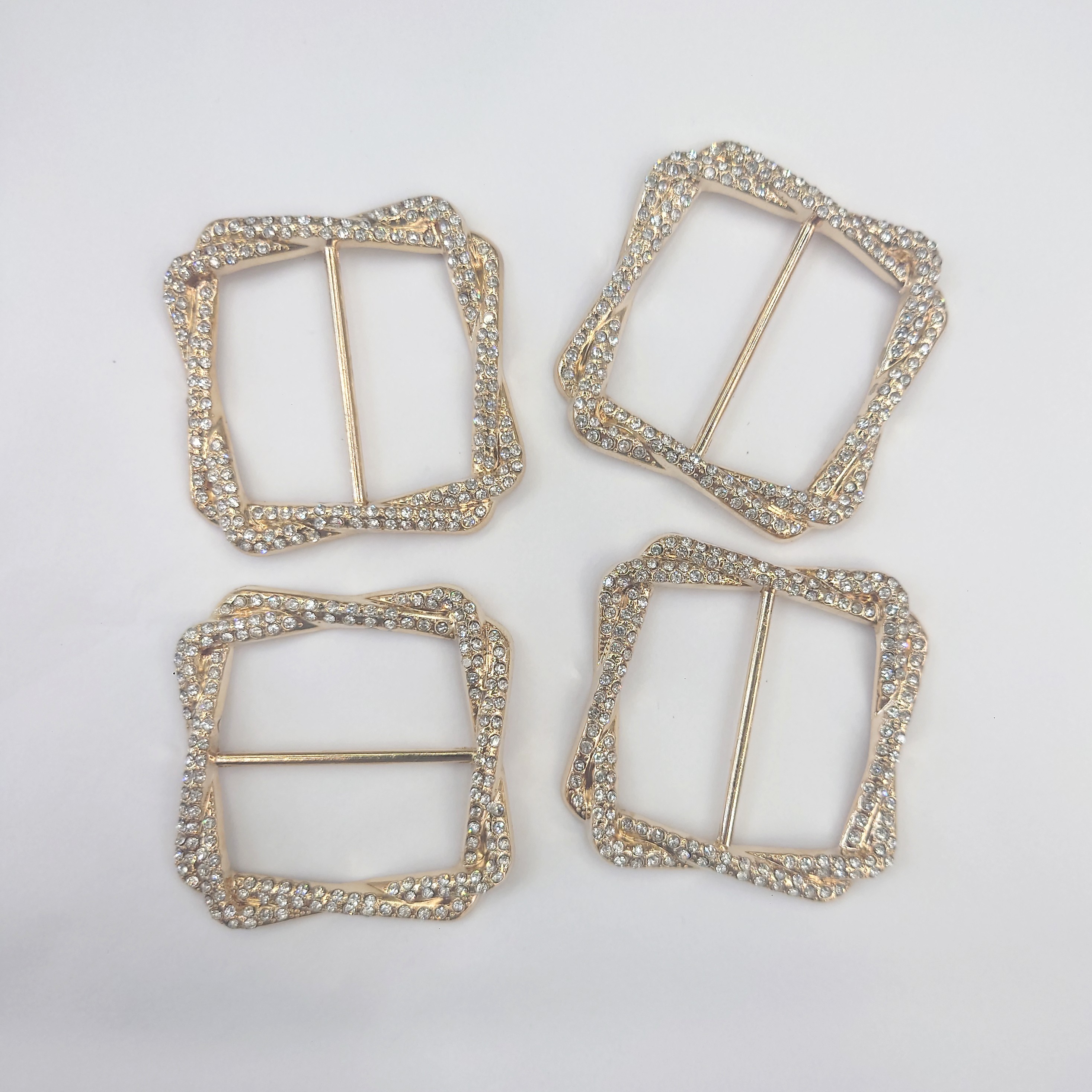 Hot-selling new arrivals, high-end diamond-encrusted alloy clothing accessories, fashionable woven element decorative buttons, enhance your fashion taste Application Scenario