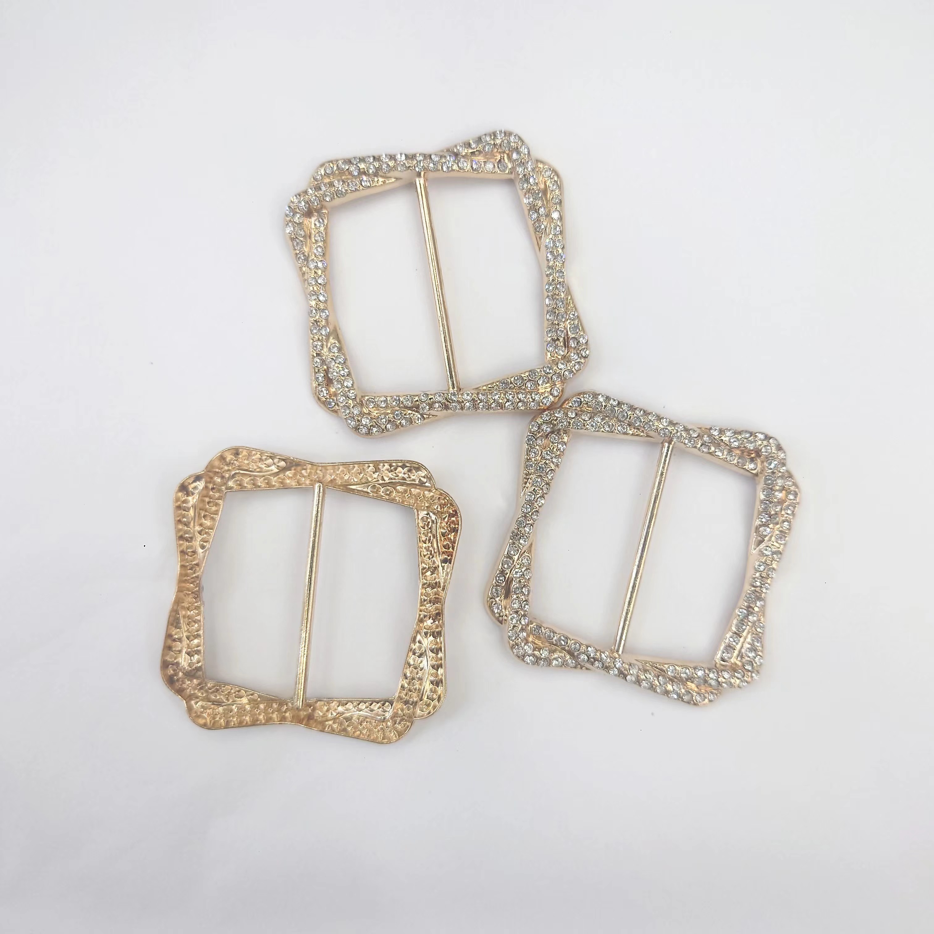 Hot-selling new arrivals, high-end diamond-encrusted alloy clothing accessories, fashionable woven element decorative buttons, enhance your fashion taste details Picture