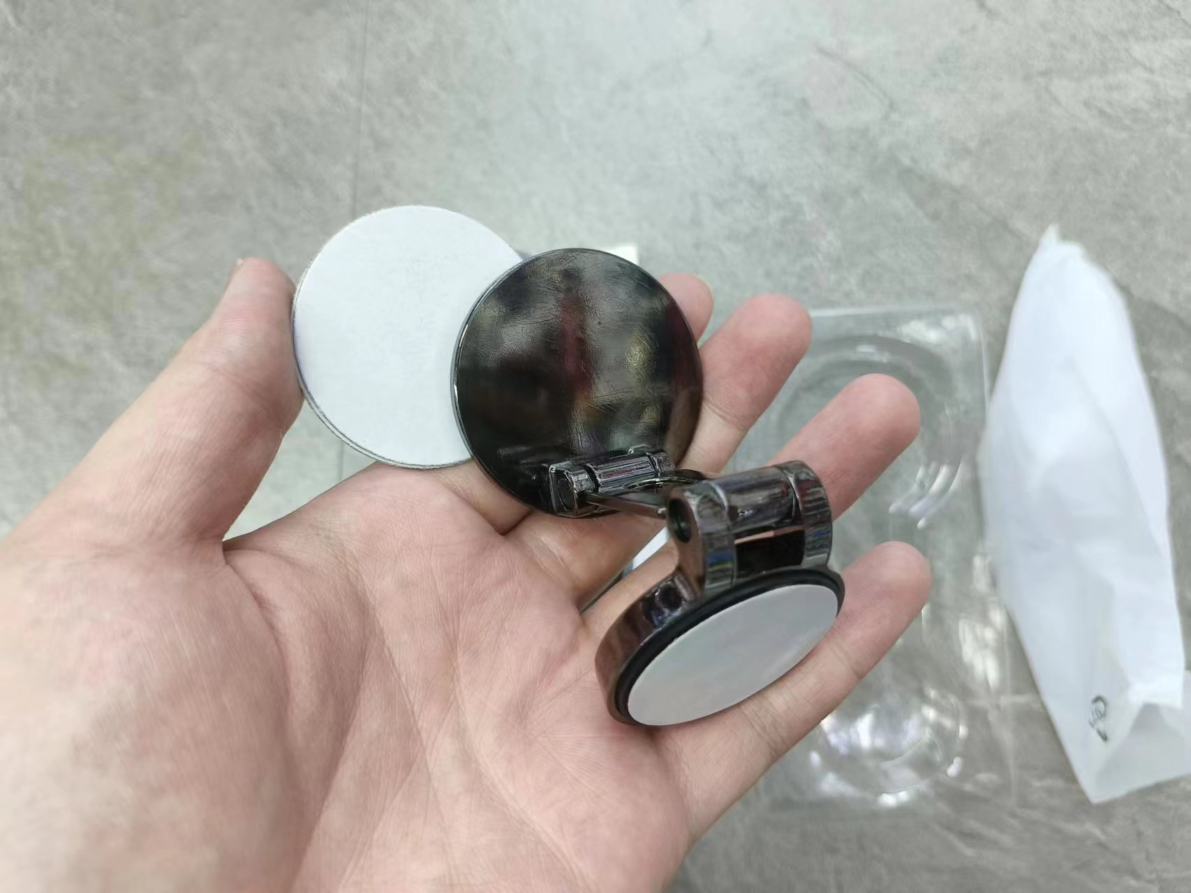 Magnetic alloy folding bracket Item Picture