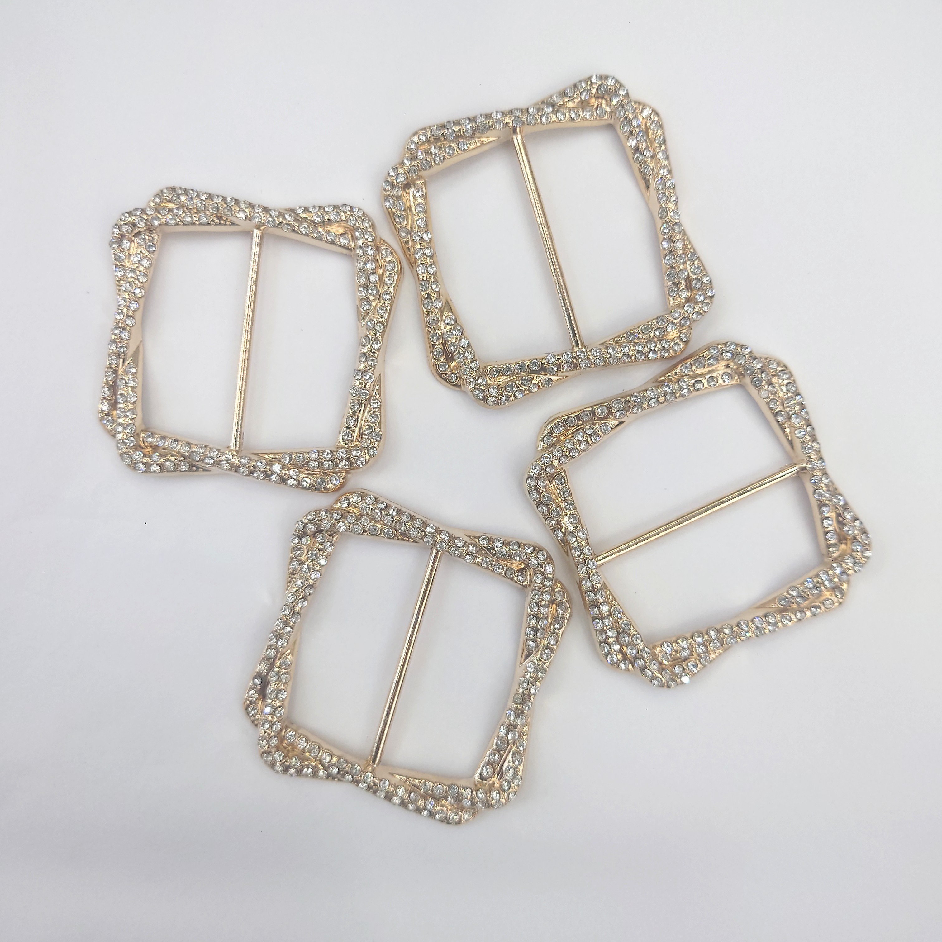 Hot-selling new arrivals, high-end diamond-encrusted alloy clothing accessories, fashionable woven element decorative buttons, enhance your fashion taste Specification image