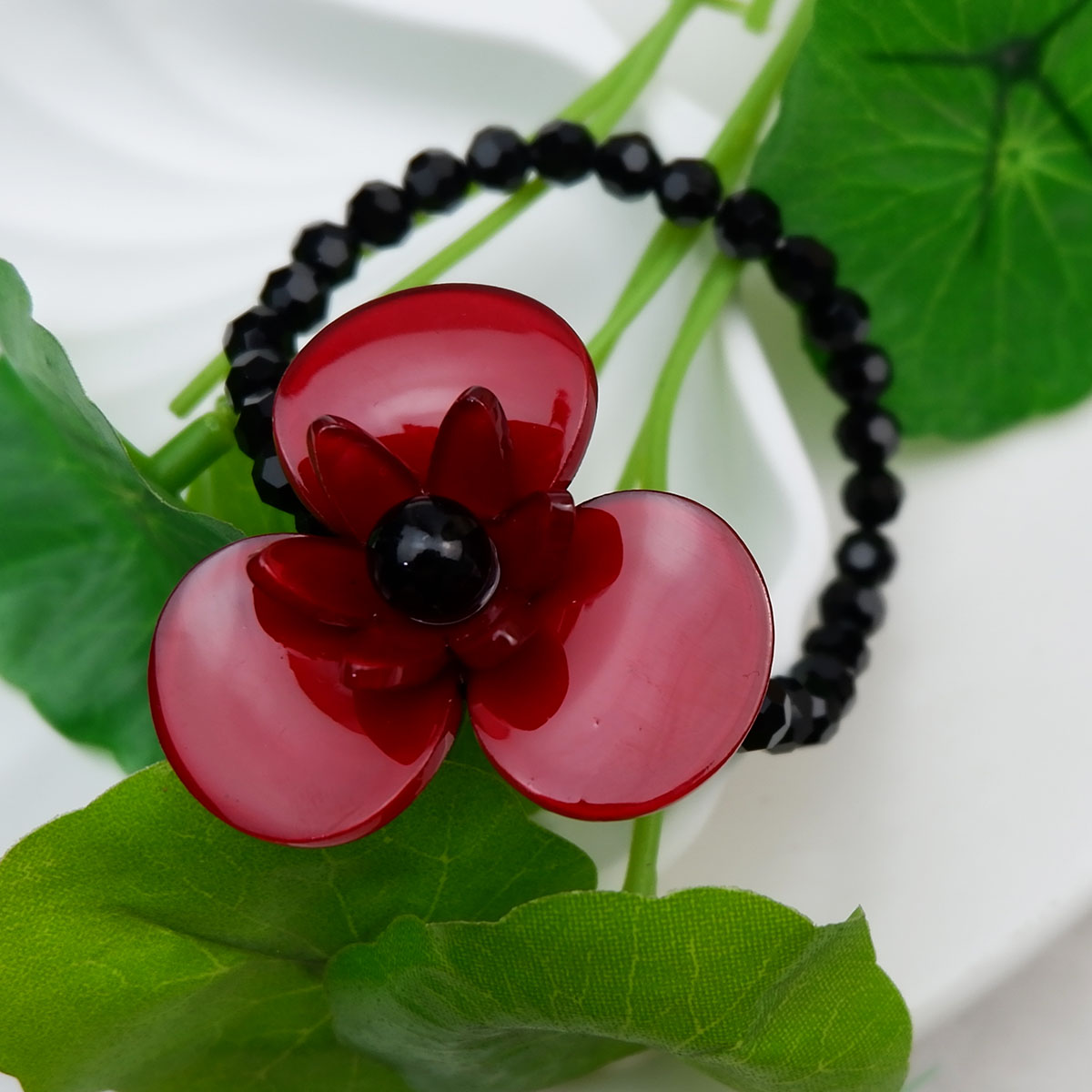 A Set Of Exaggerated Black And Red Flower Bracelet Black Crystal Bead Bracelet Women's Daily Matching Bracelet Jewelry Application Scenario